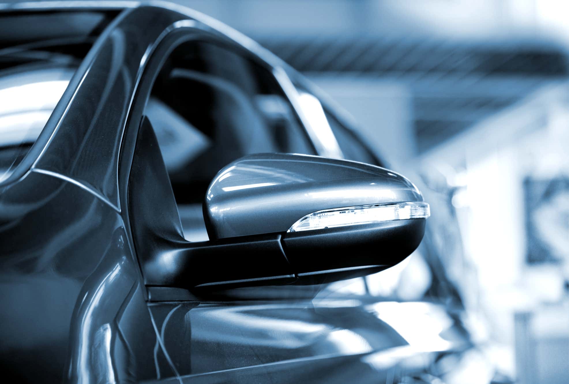 Close up of side mirror 关闭边镜子
