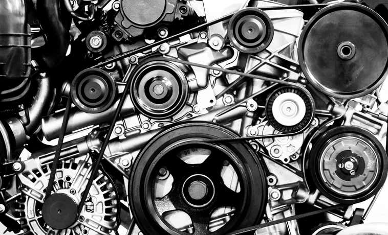 The front of an engine 发动机的前部