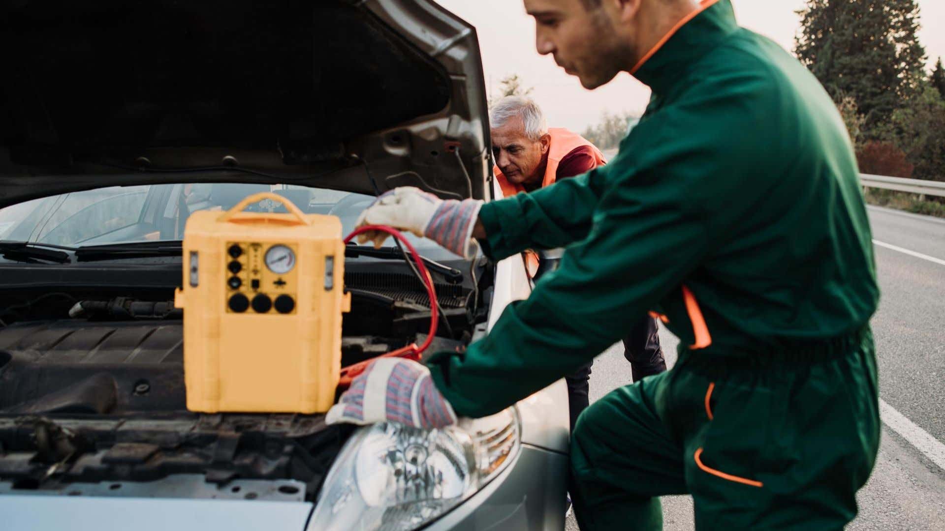 How to Start a Car Without Jumper Cables 如何在没有跨接电缆的情况下发动汽车