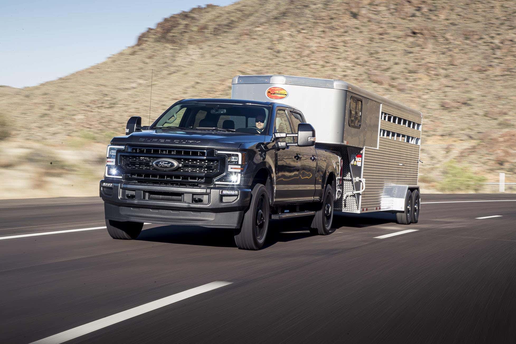 Towing Horses 拖马