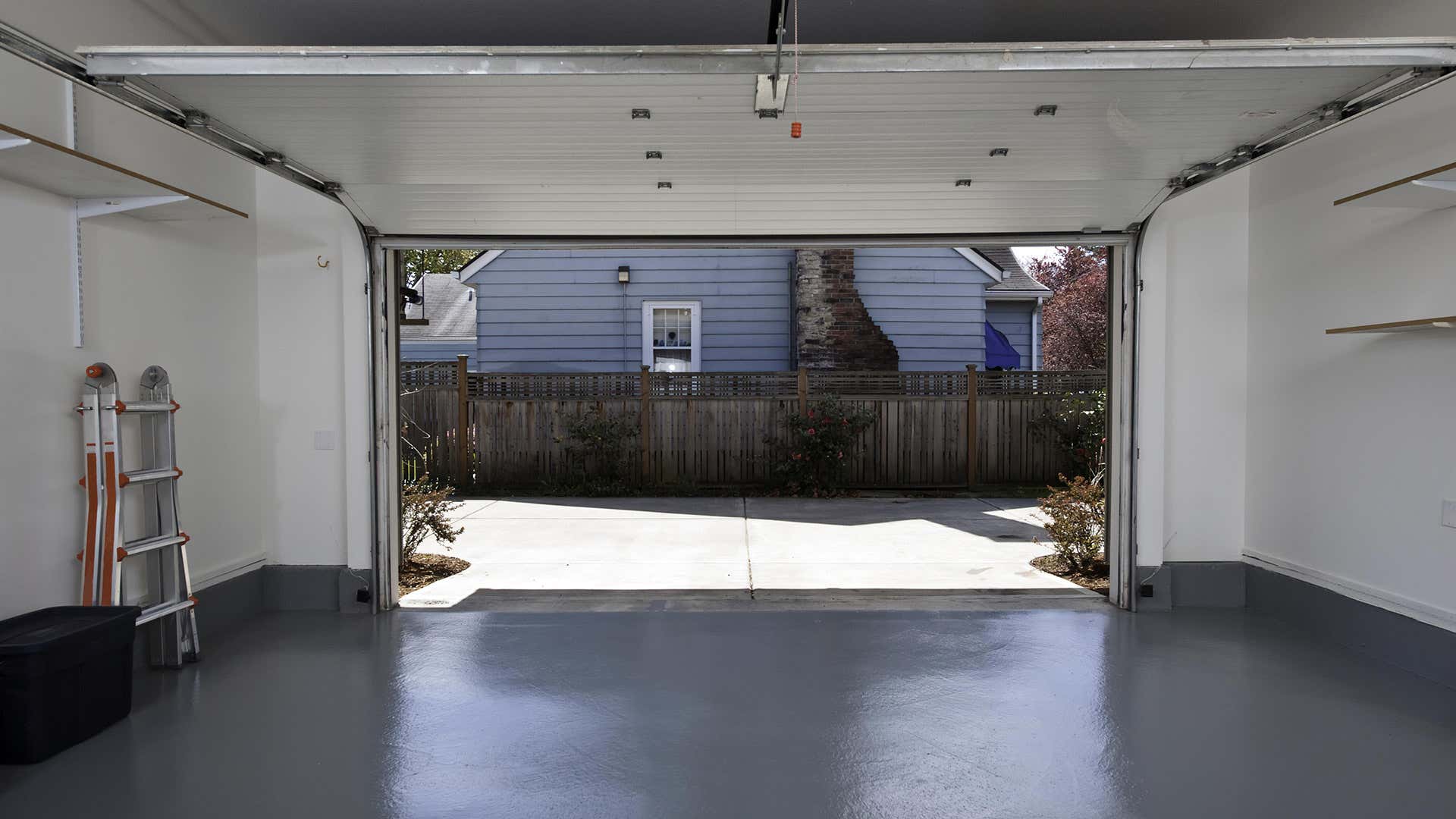 Painted Garage Floor 画车库楼