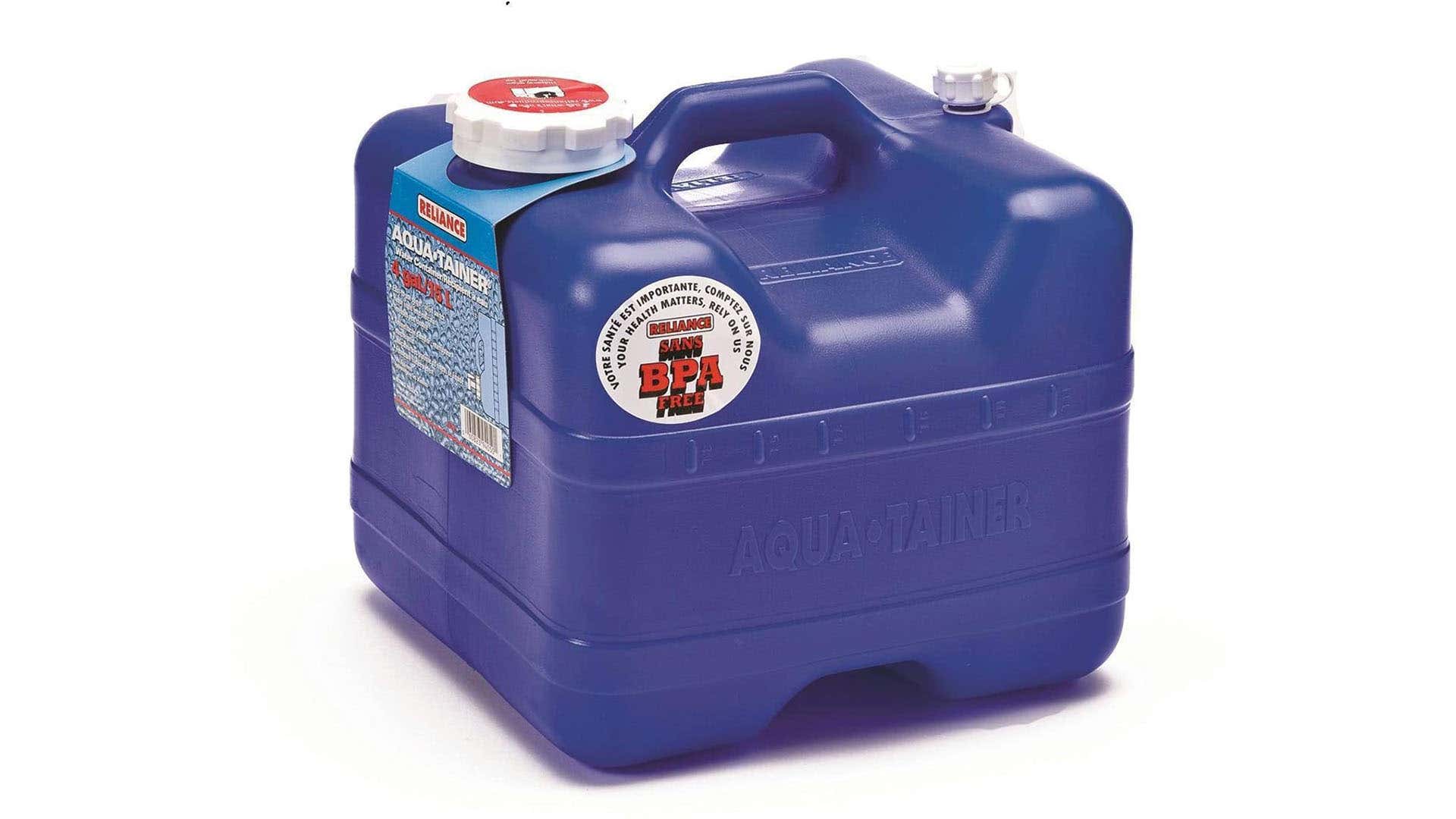During camping, water can be used for drinking, making food, brushing teeth, and cleaning. 在露营期间,水可以用来饮用、制作食物、刷牙和清洁。