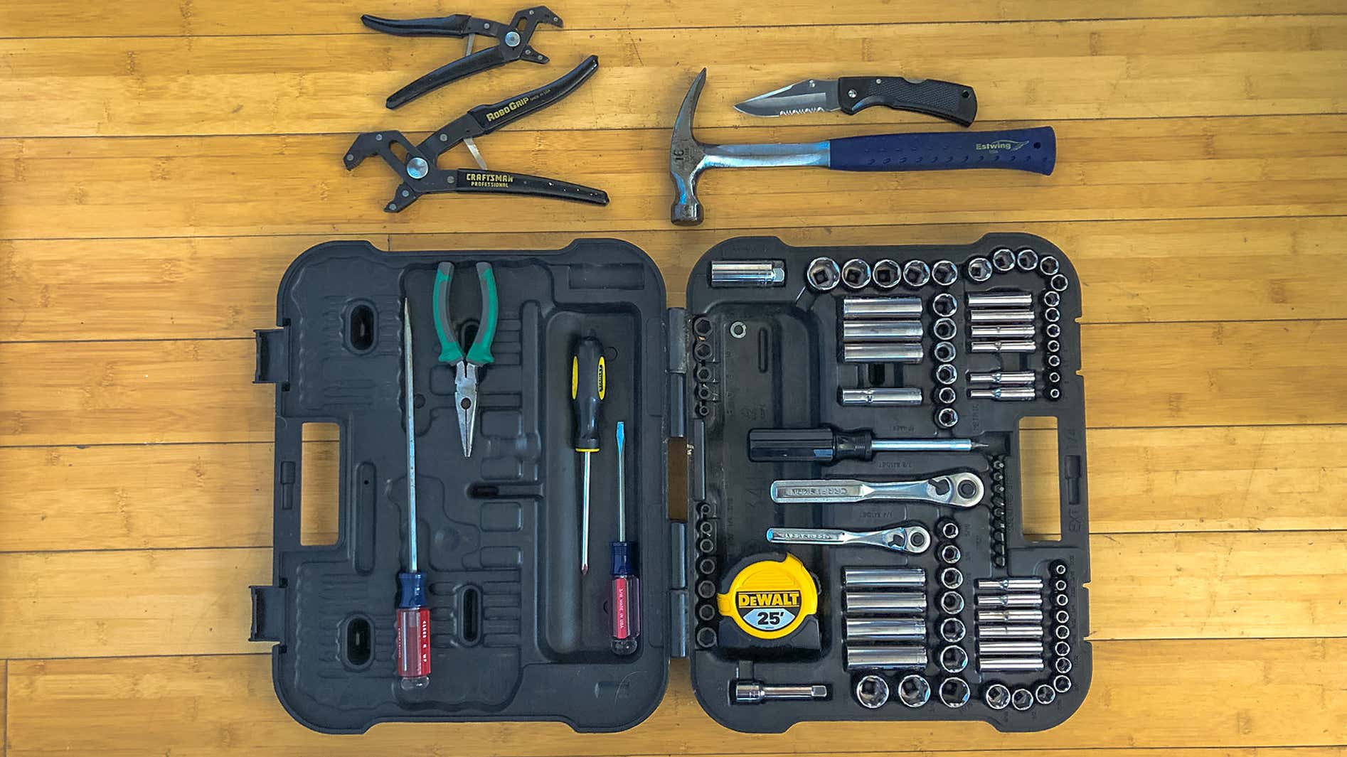 A tool set could come in handy on the road or at the campsite. 一套工具可以在路上或露营地派上用场。