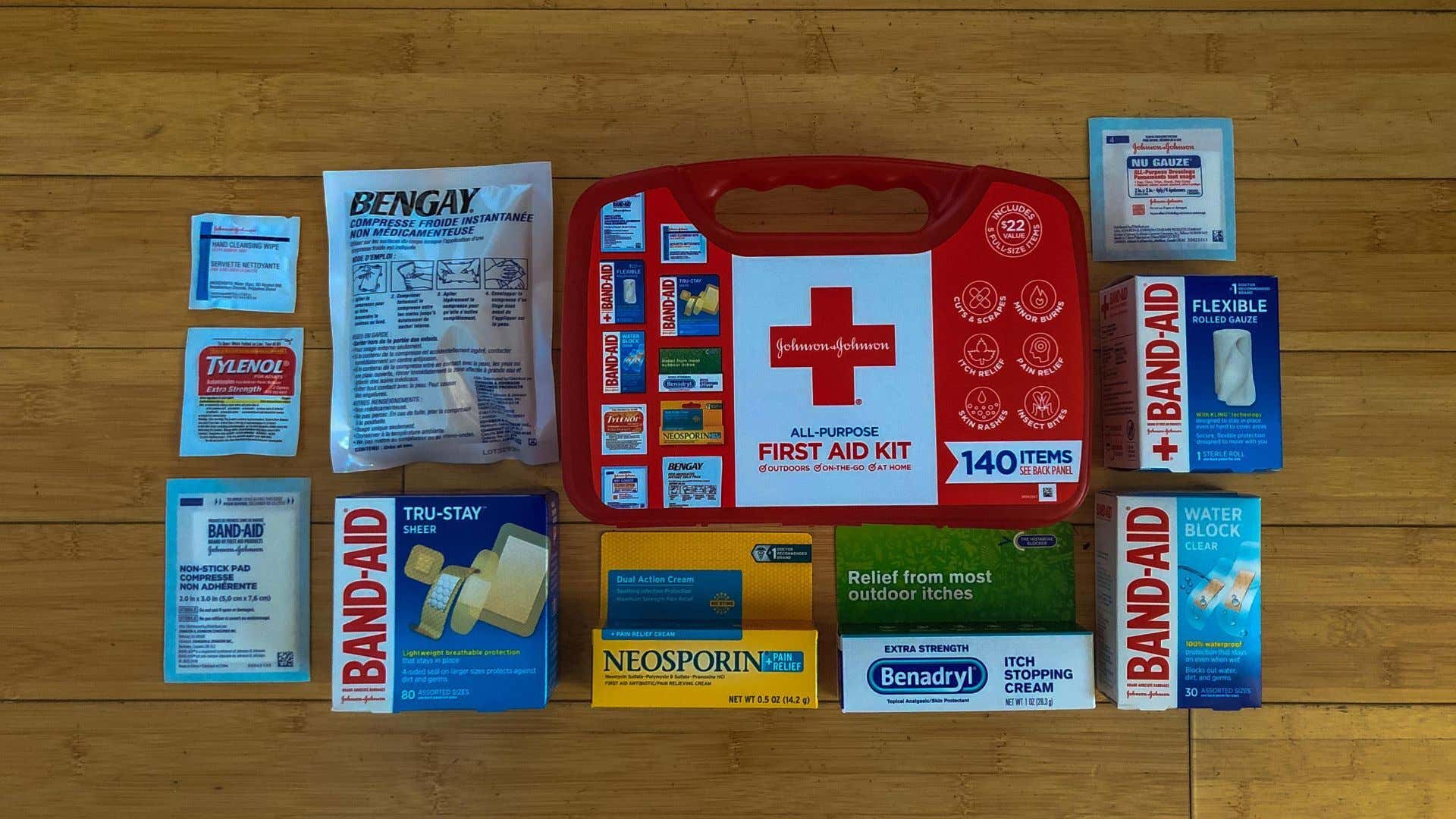 A large first aid with band-aids. 一个带创可贴的大急救箱。