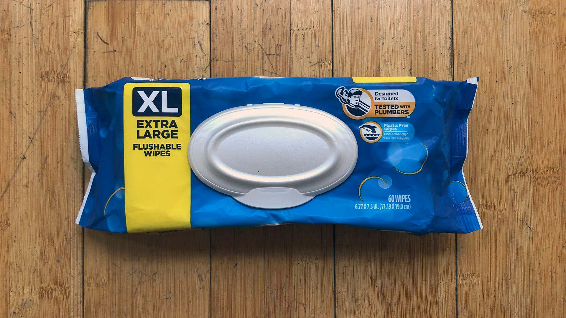 Wet wipes allow for longer time without a shower. 湿纸巾可以在不洗澡的情况下使用更长的时间。