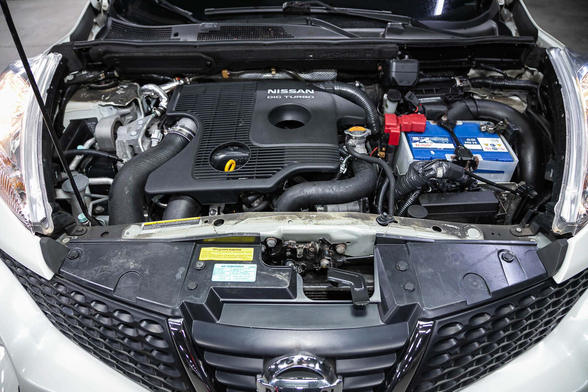 Nissan under the hood 引擎盖下的日产