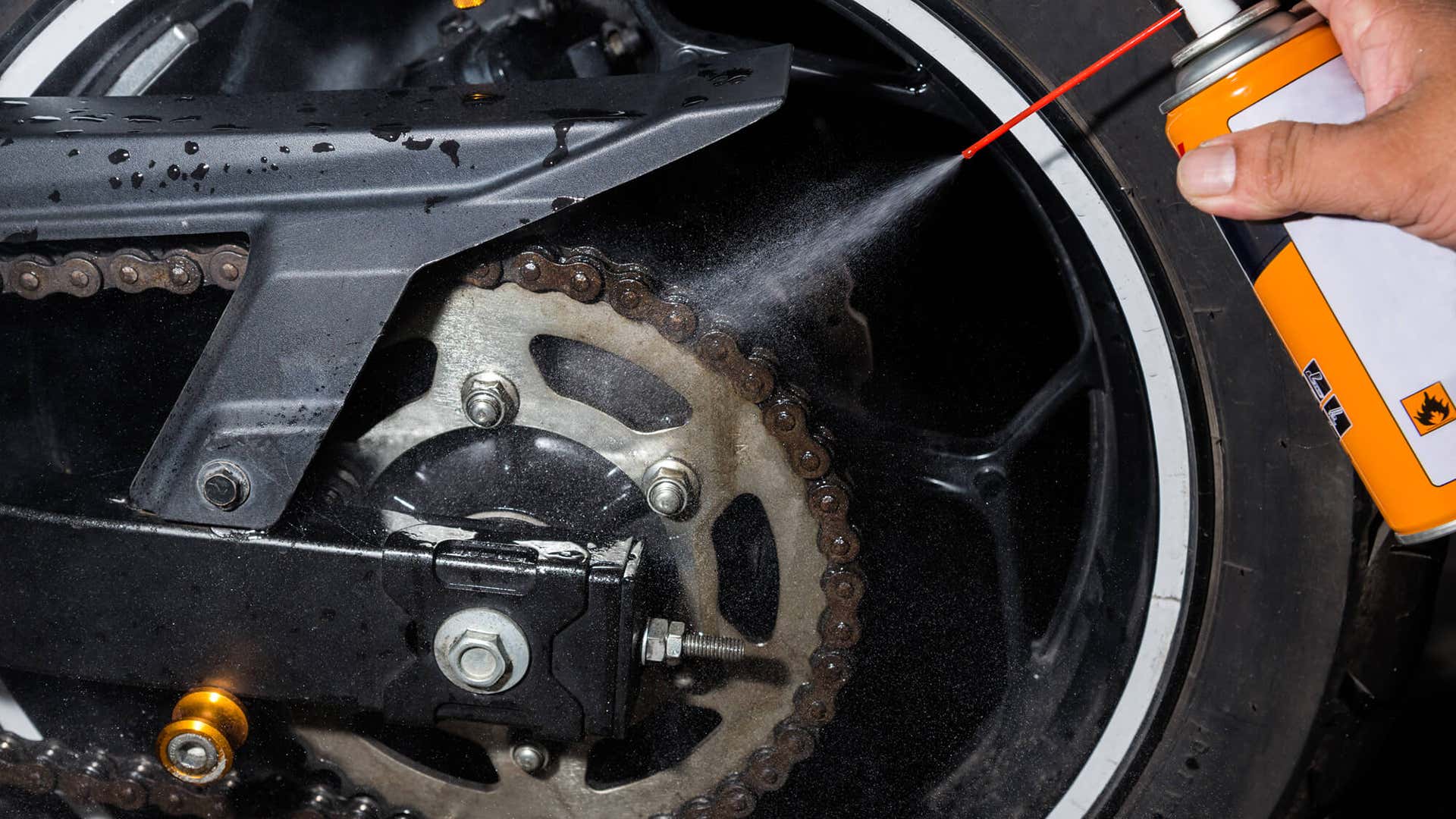 Lubricant is key to keeping the motorcycle chain running smoothly and quietly. 润滑油是保持摩托车链条平稳运行的关键。