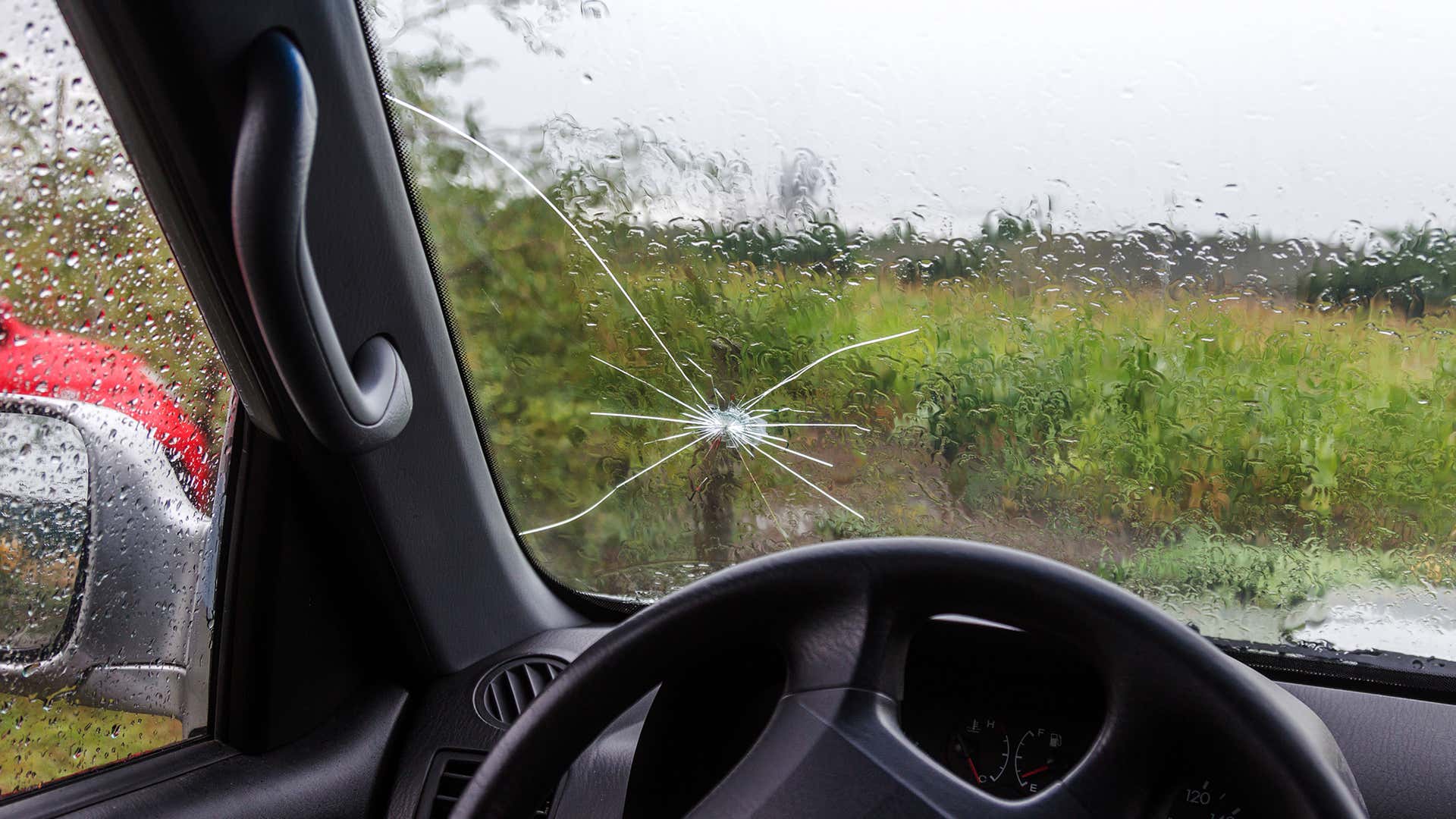 Chip in Windshield 芯片在挡风玻璃