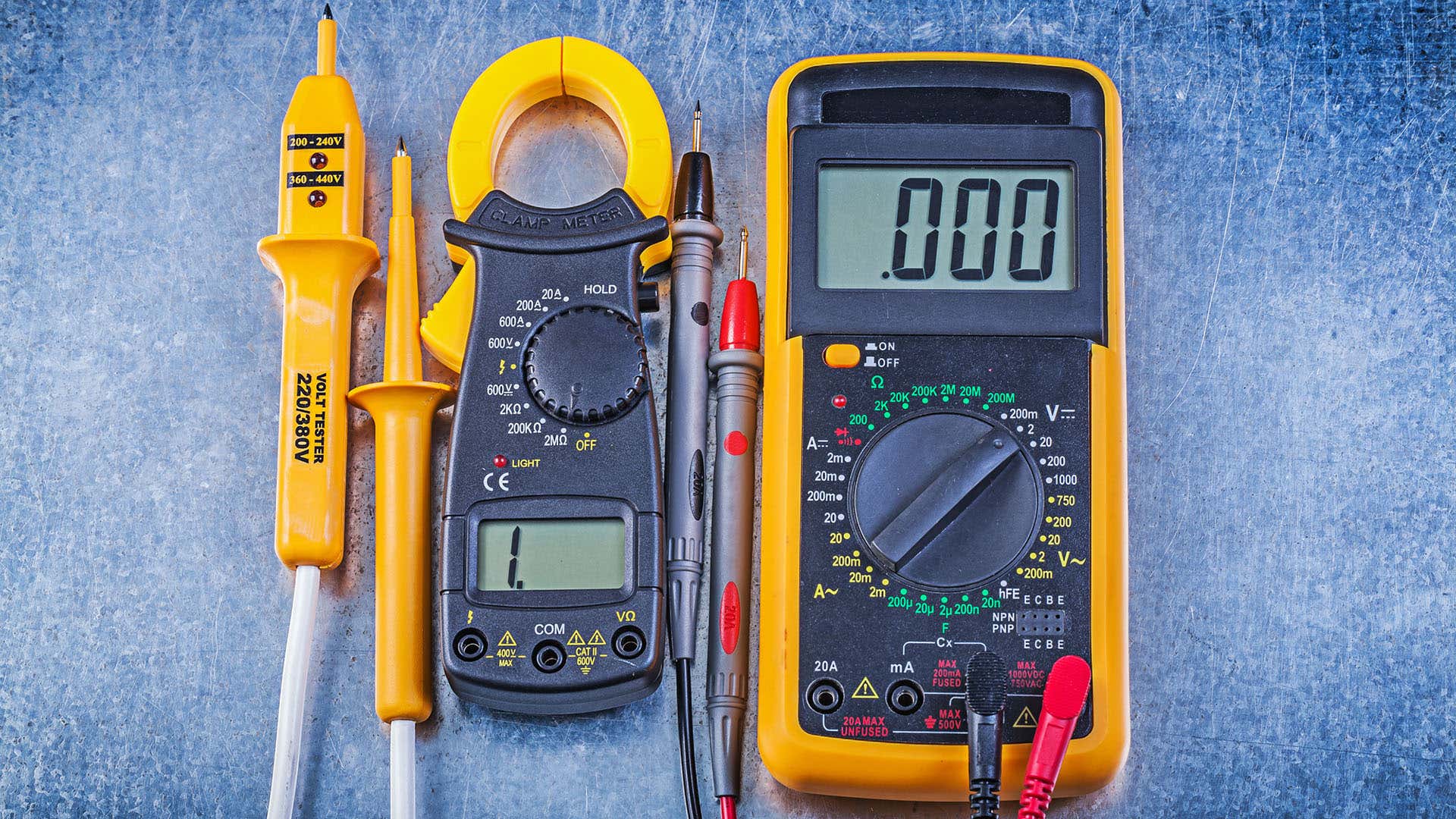 A multimeter is a crucial testing tool for diagnosing car batteries. 万用表是诊断汽车电池的重要测试工具。