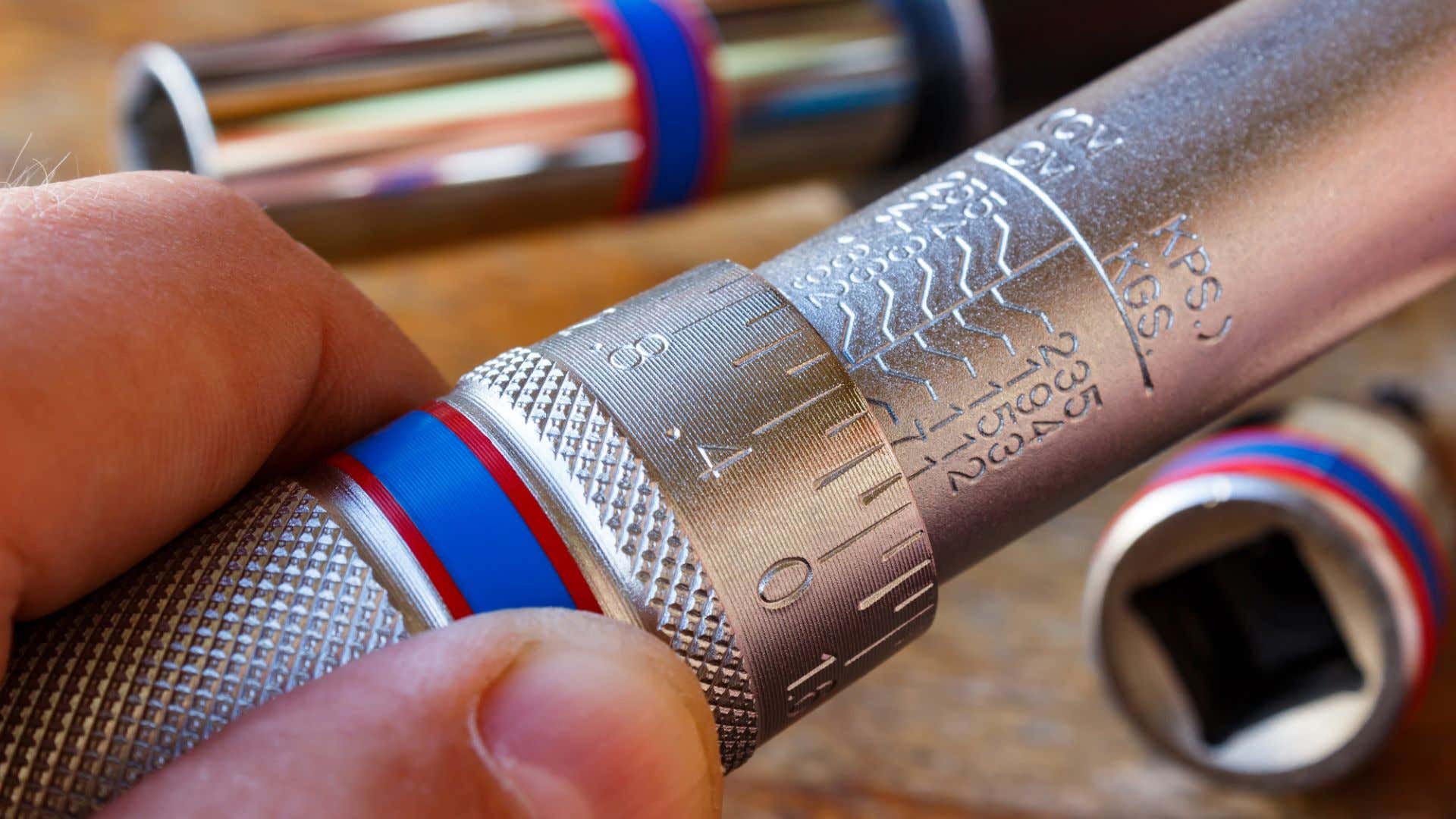 Click-type torque wrench. 单击型扭矩扳手。