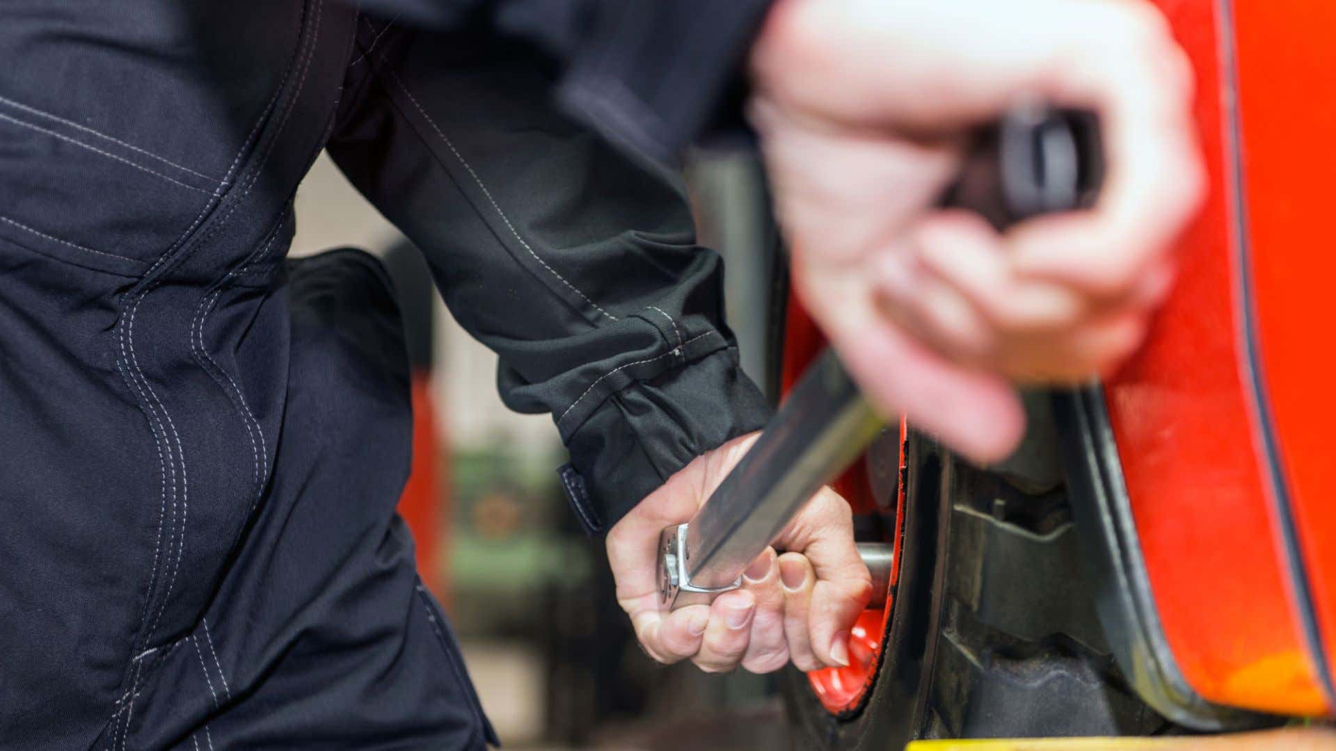 A click-type torque wrench. 点击型扭矩扳手。