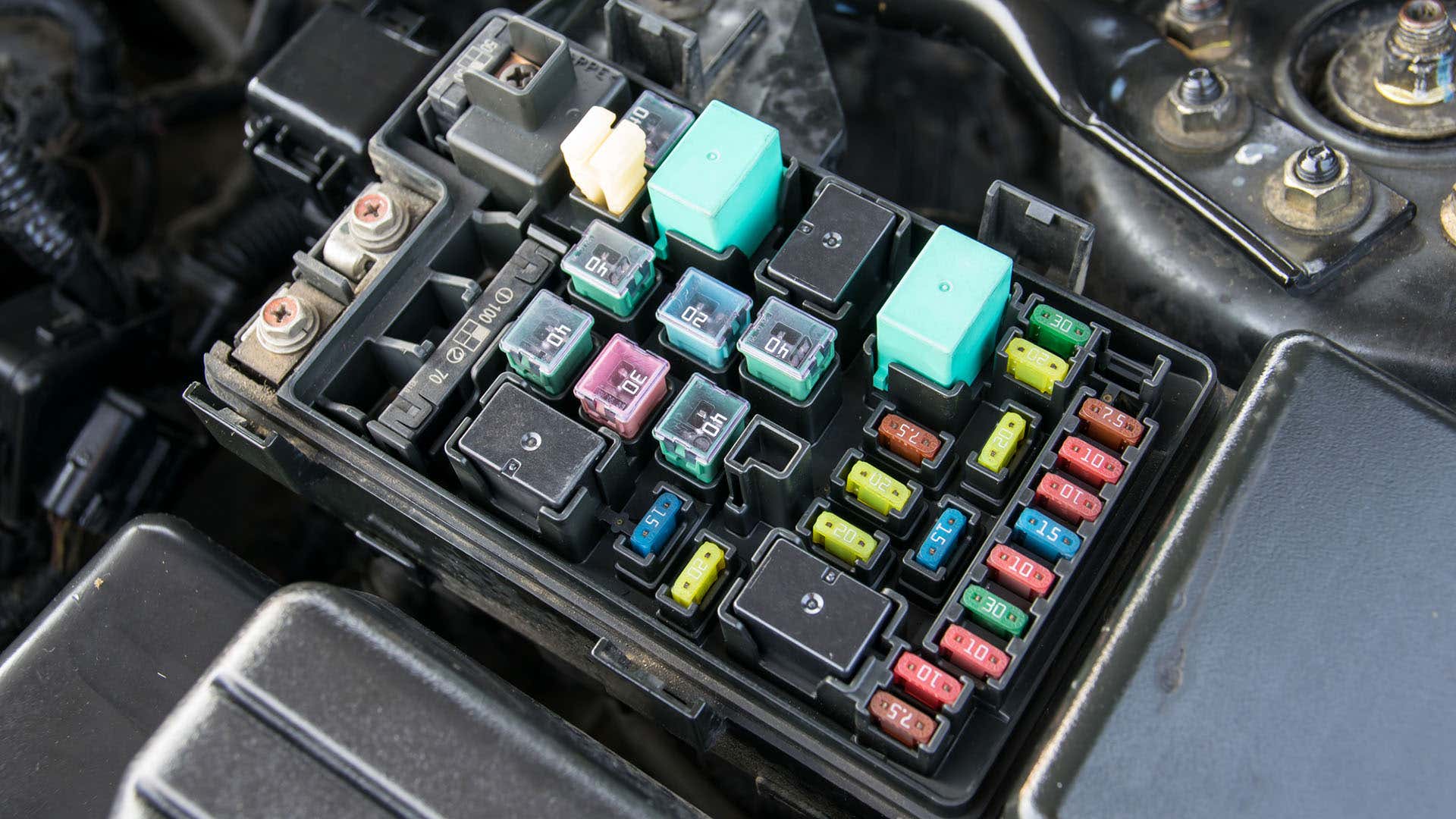 Bad relays could cause parts to fail. 坏继电器可能导致零件失败。