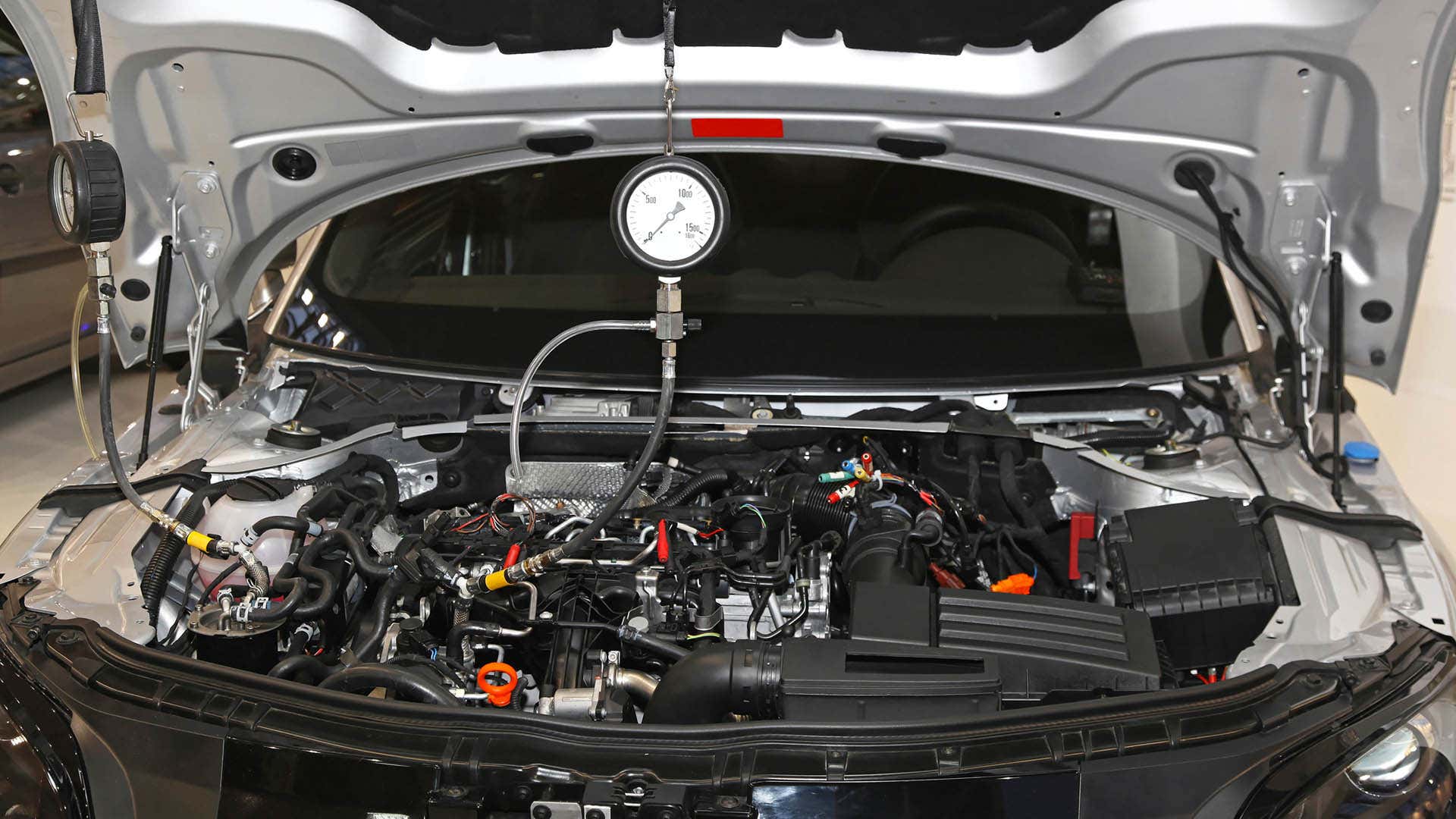A compression tester is needed to check an engine's compression. 需要压缩测试仪来检查发动机的压缩。
