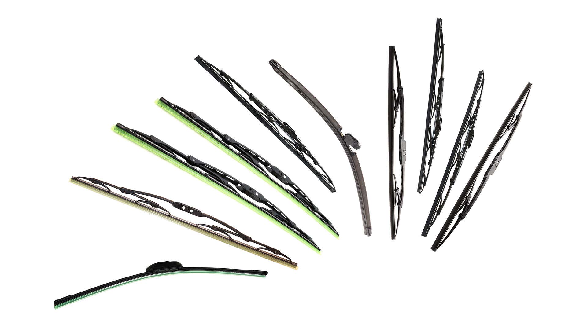 Wiper blade types include conventional, beam, and hybrid. 雨刮片类型包括传统雨刮片、梁式雨刮片和混合式雨刮片。