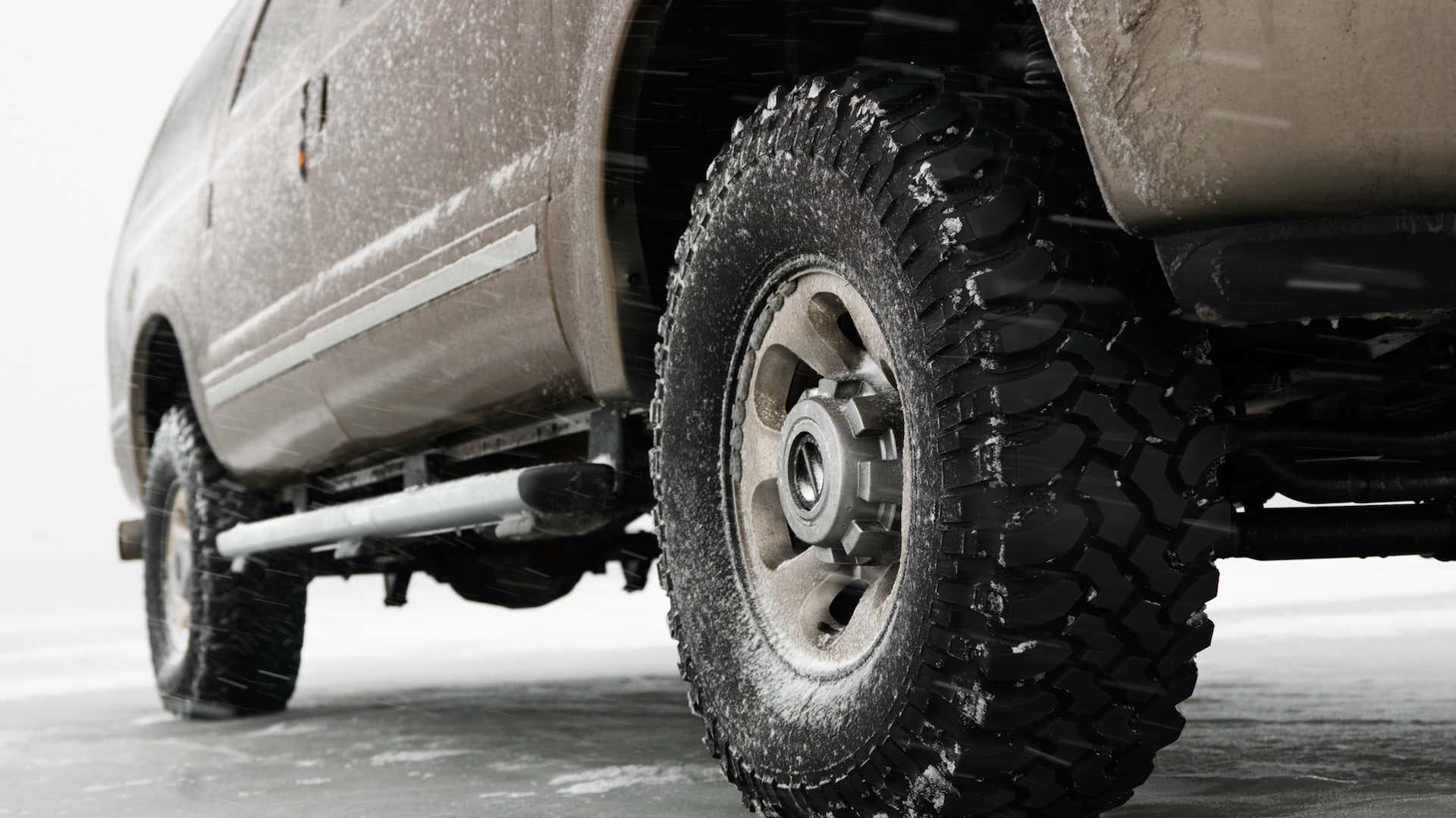 Four-wheel drive won't stop your vehicle any faster in bad weather. 在恶劣的天气里,四轮驱动不会让你的车更快地停下来。