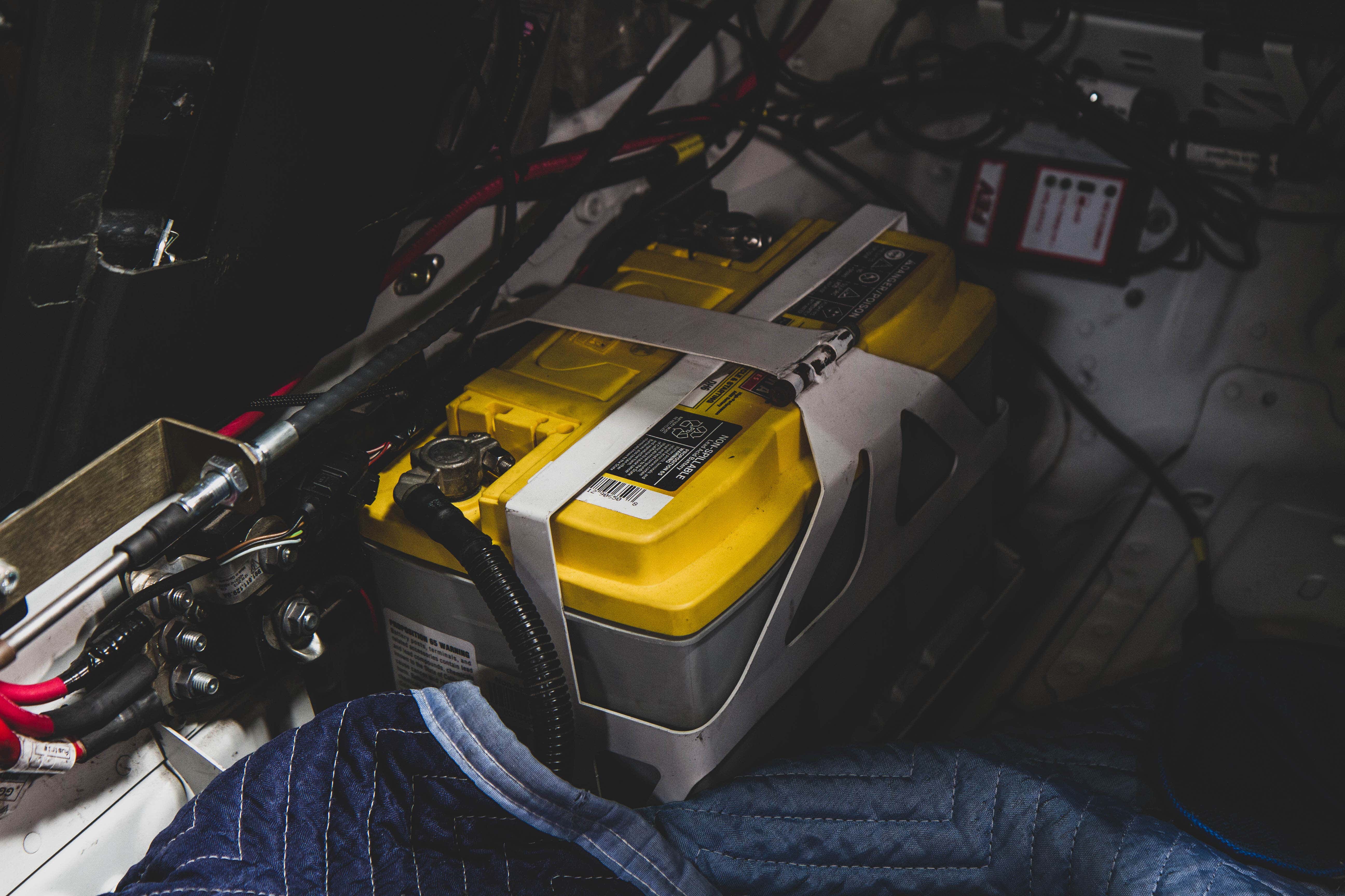 A yellow-top Optima battery. 一个黄色顶级Optima电池。