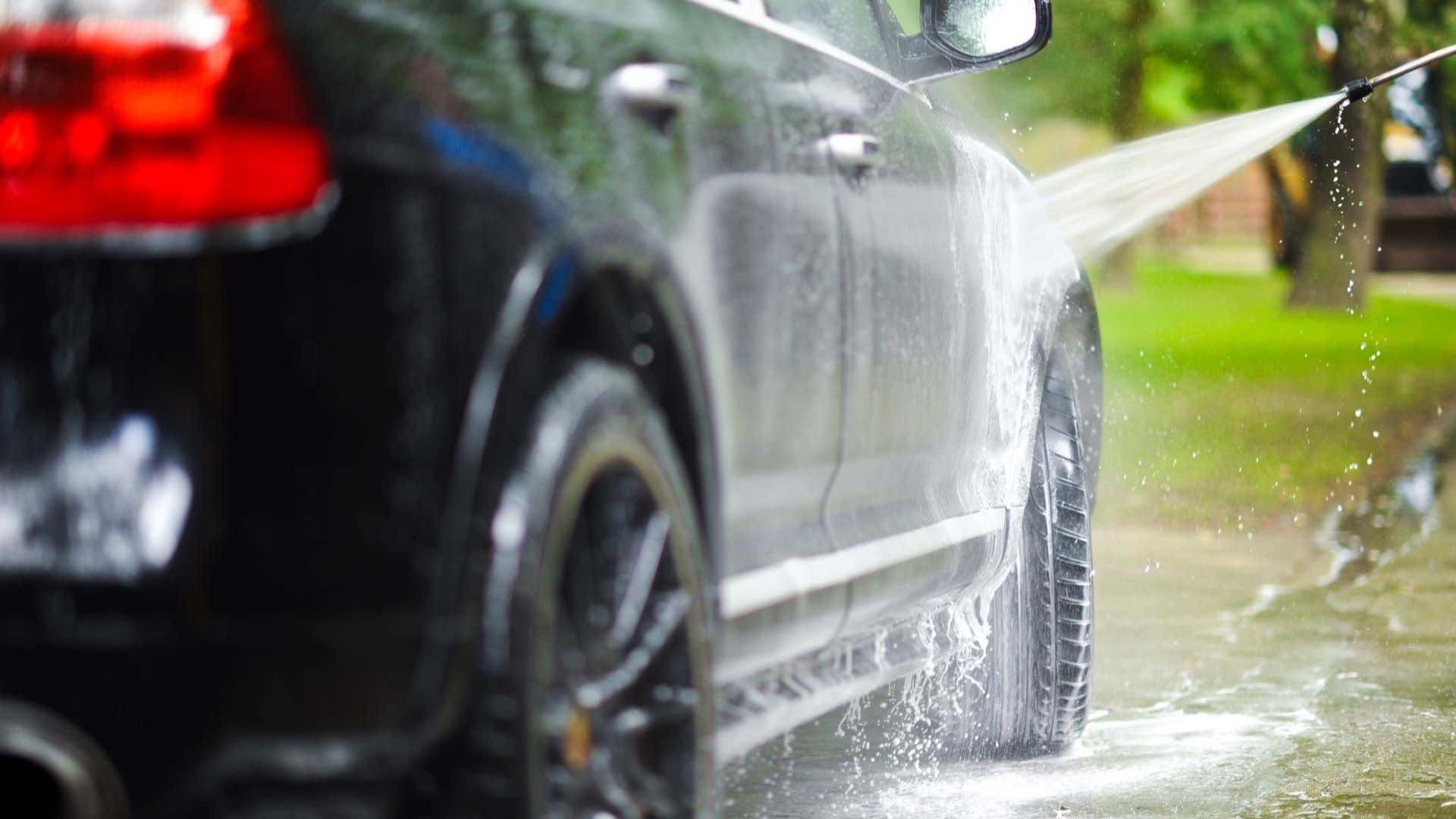 Wash your car only after the paint dries. 涂料干燥后才能清洗汽车。