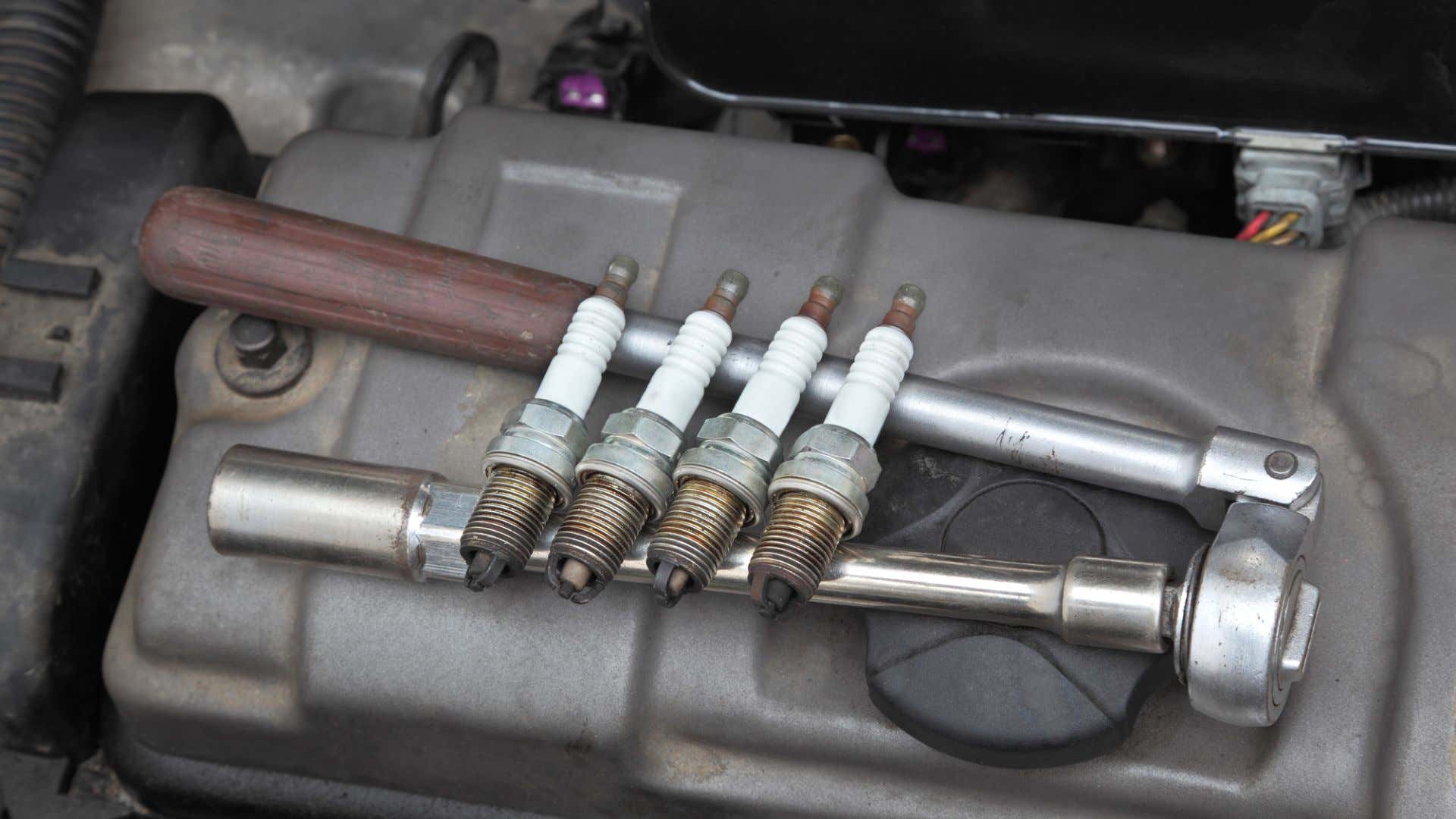 A set of bad spark plugs. 一套坏了的火花塞。