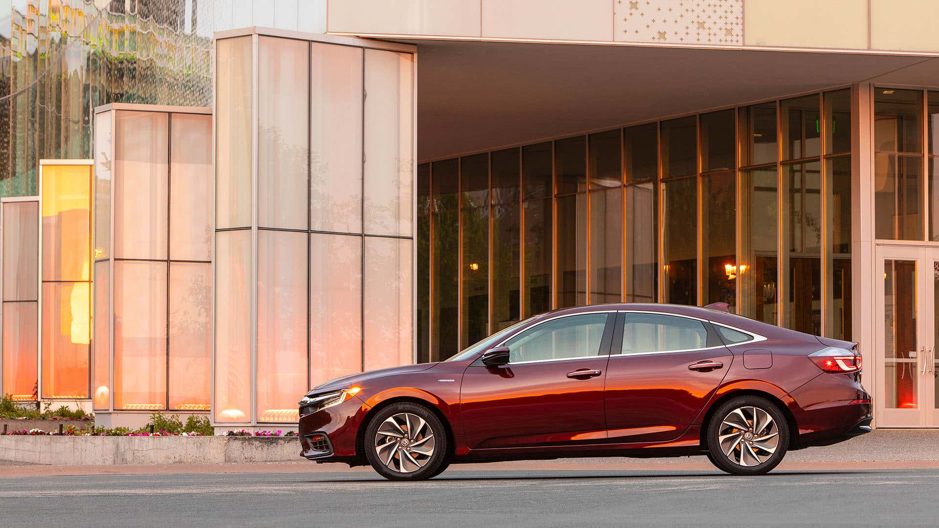 A 2020 Honda Insight. 2020 Honda Insight。