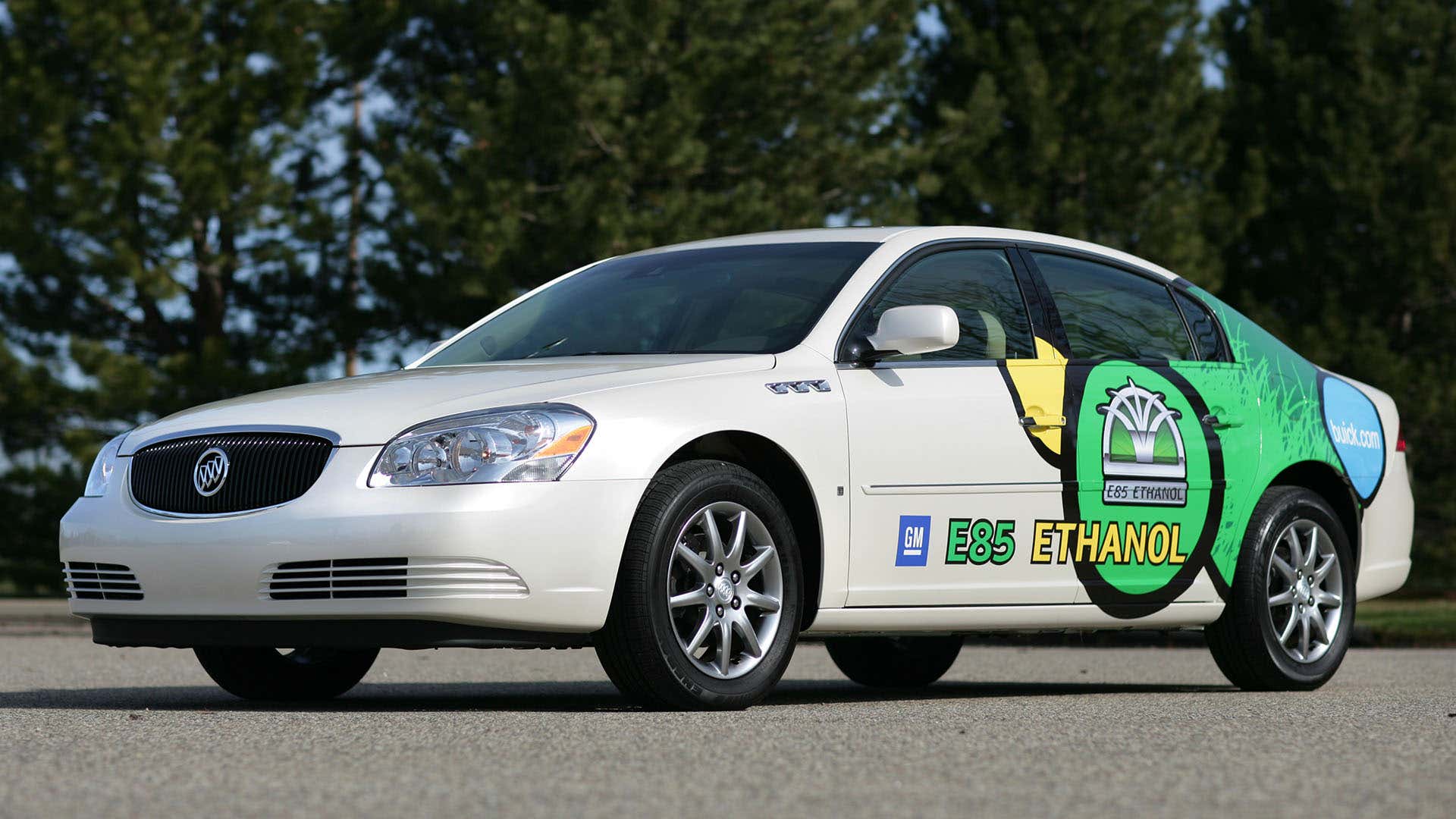 A 2011 Buick Lucerne with Flex Fuel compatibility. 2011年别克卢塞恩Flex燃料兼容性。