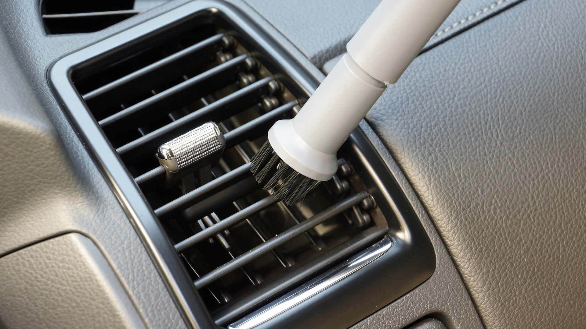 Keeping vents clean helps, too. 保持通风口清洁也有帮助。