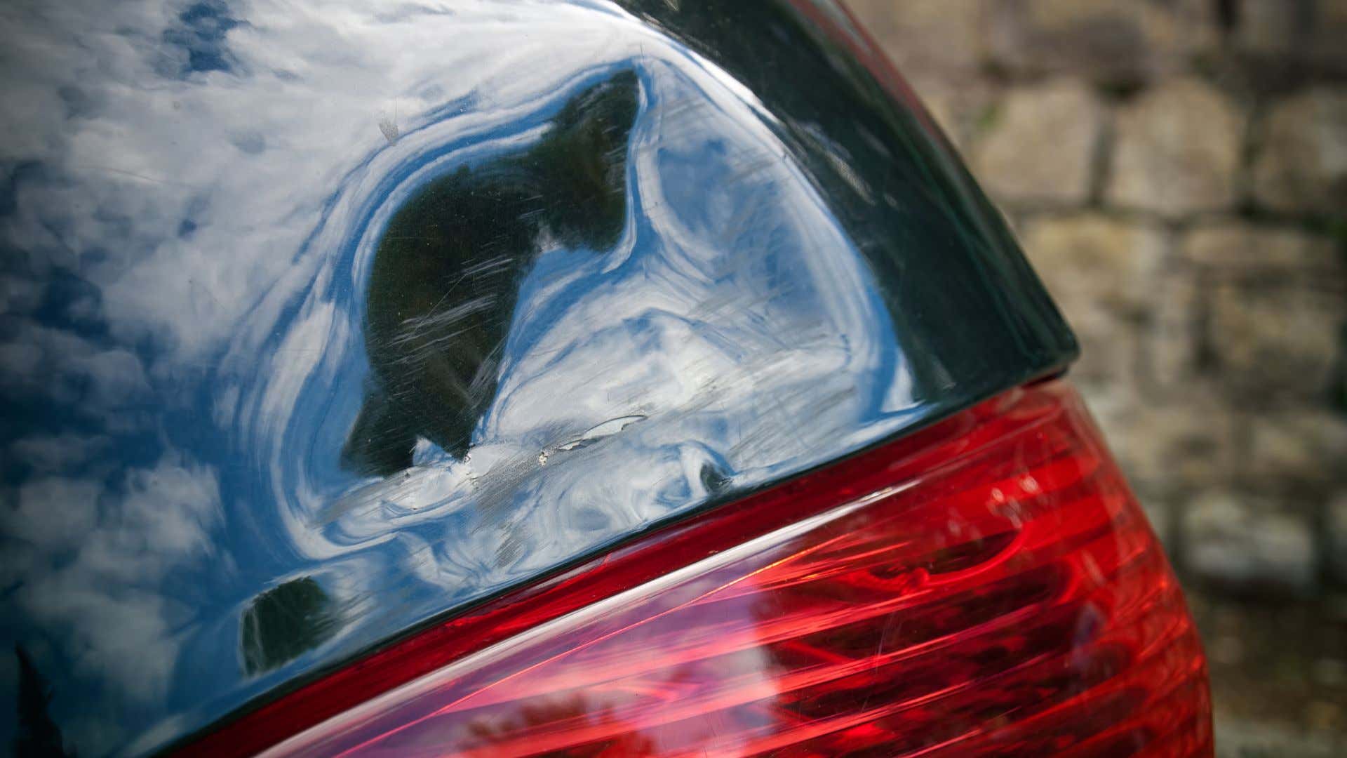 A small dent above a taillight. 尾灯以上的小凹痕。