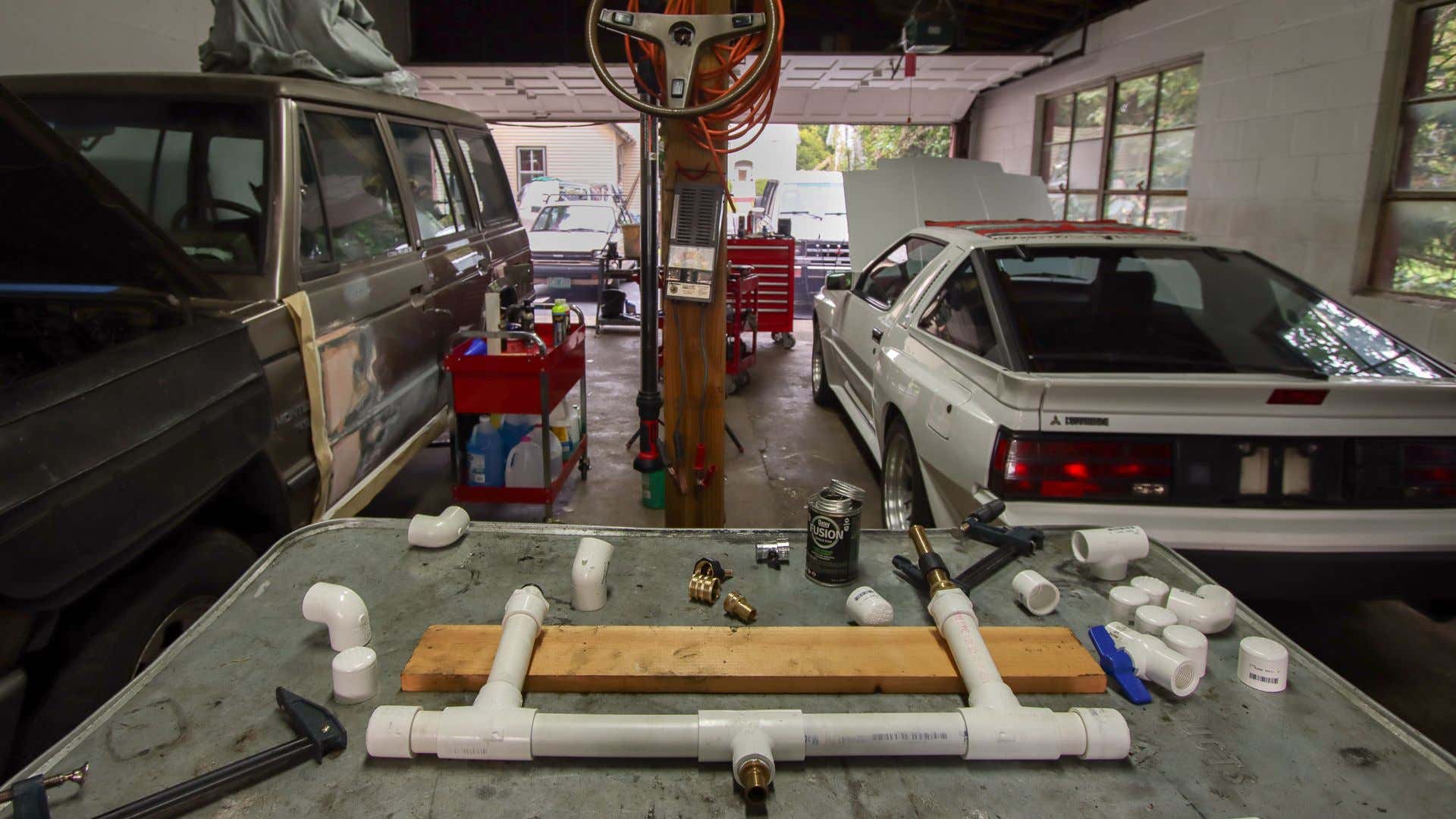 The wiper rig coming together. 雨刷装配在一起。