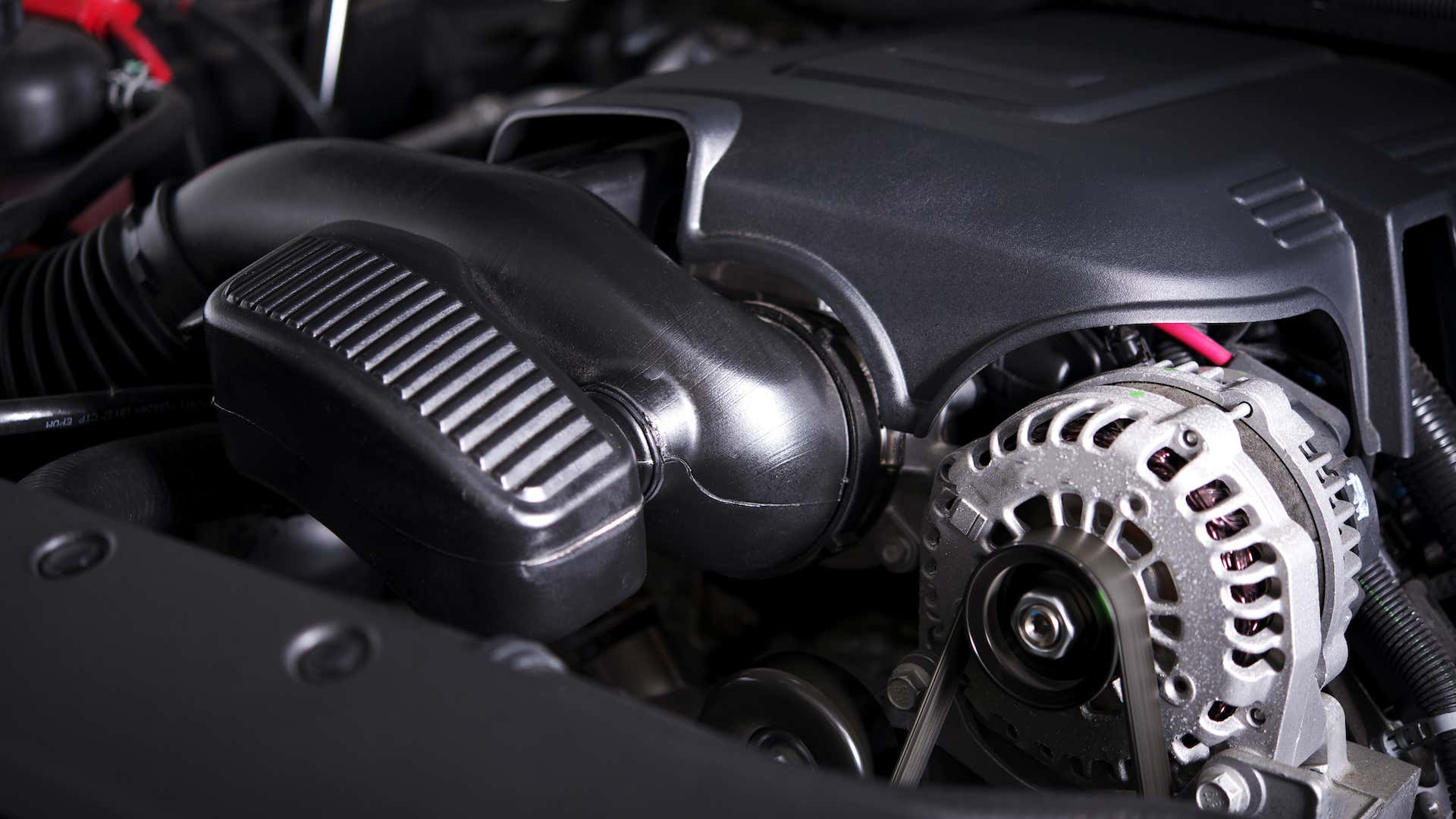 Replacing an alternator isn't brain surgery. 更换交流发电机不是脑外科手术。