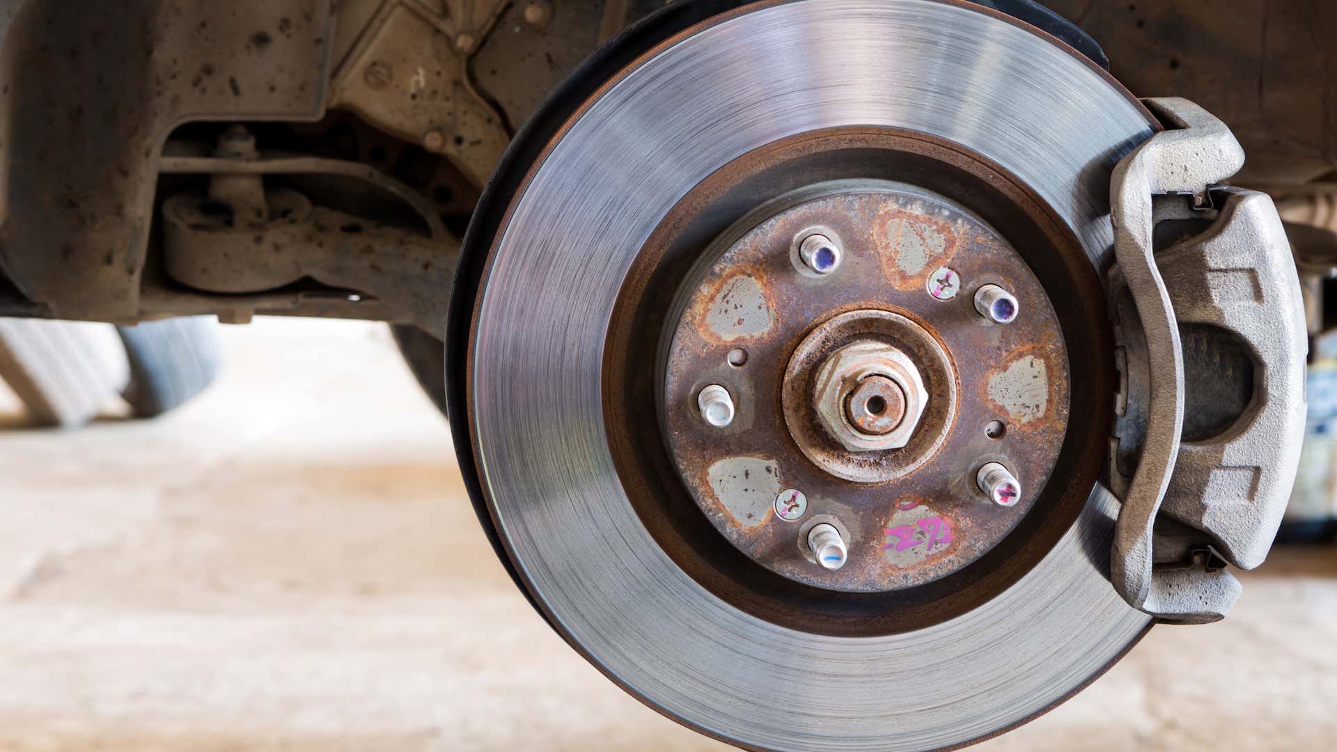 Brakes can cause problems if they're warped or damaged. 刹车如果弯曲或损坏会造成问题。