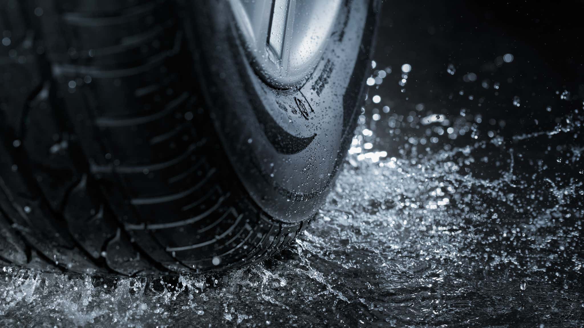 Many tires have a very specific purpose. 许多轮胎都有特定的用途。