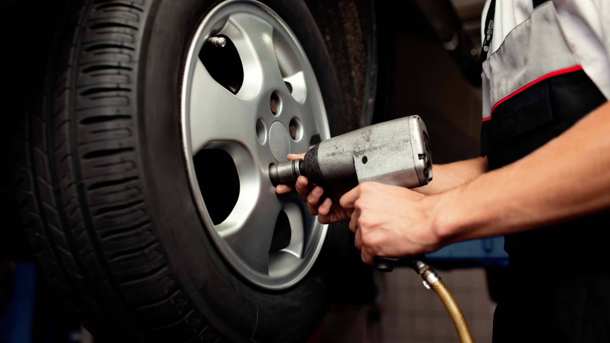 You don't have to rely on experts to read tire sizes. 你不必依赖专家来读取轮胎尺寸。