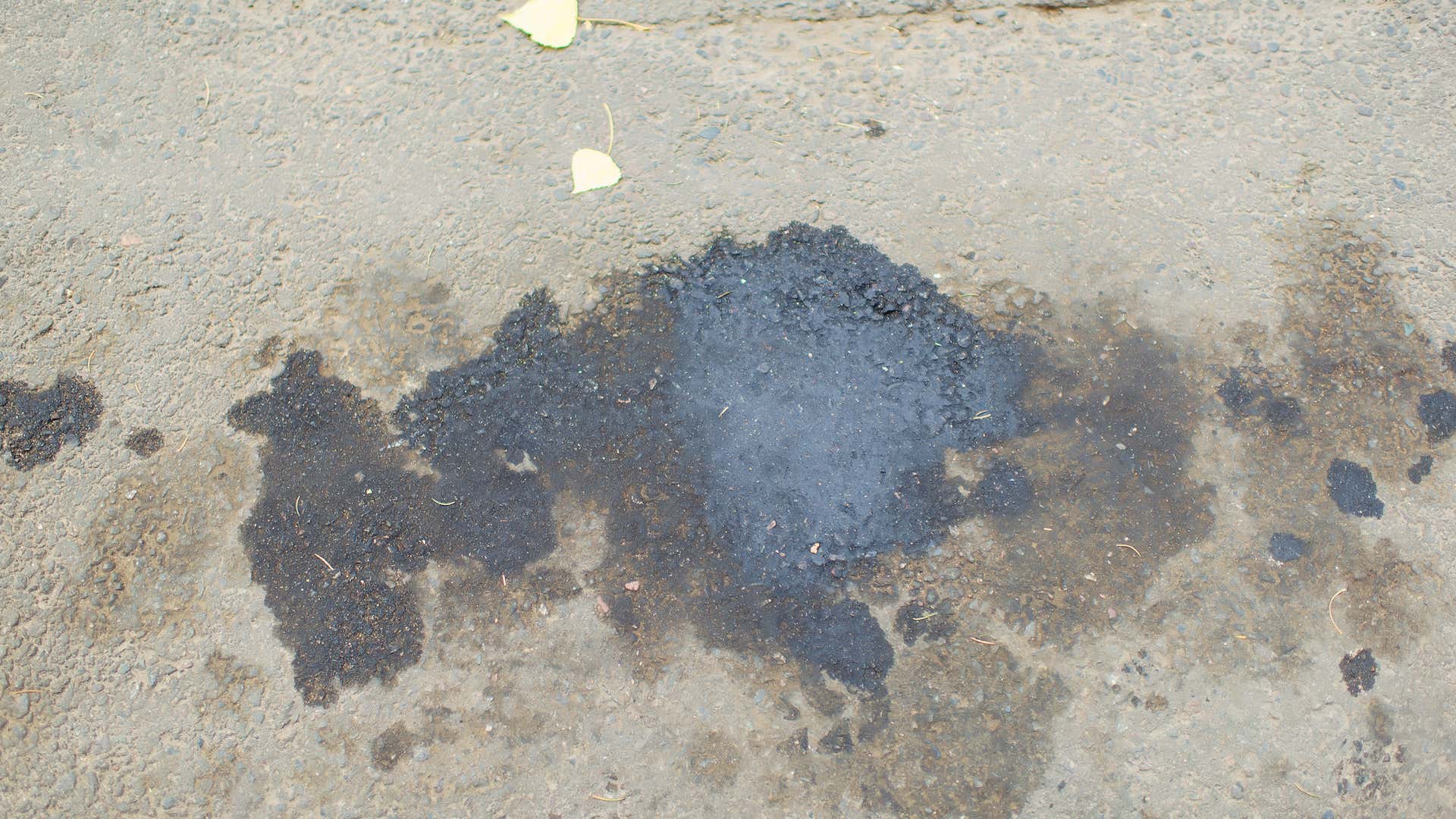 The longer a stain sits, the harder it'll be to clean. 污渍停留的时间越长,就越难清洗。