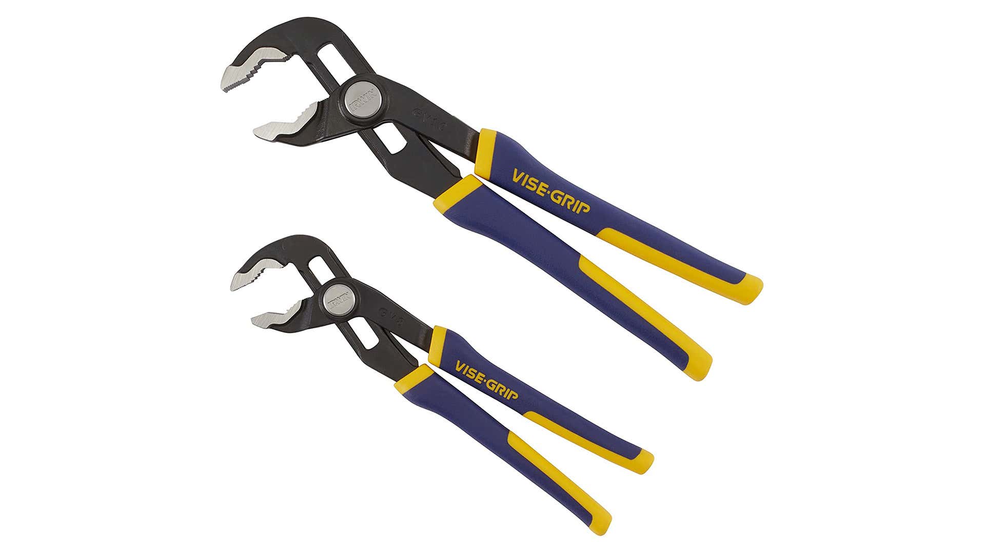Two blue and yellow locking Vise-Grip pliers on a white background. 在白色背景的两个蓝色和黄色锁的虎钳钳子。