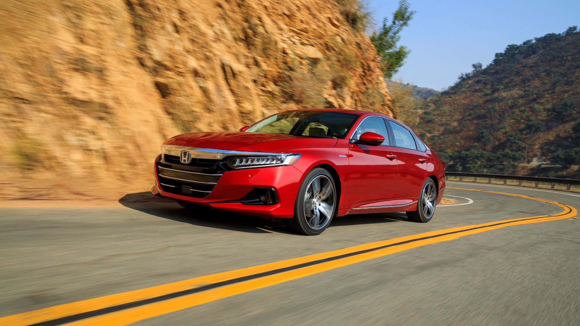 A very good Accord Hybrid. 一辆非常好的雅阁混合动力车。