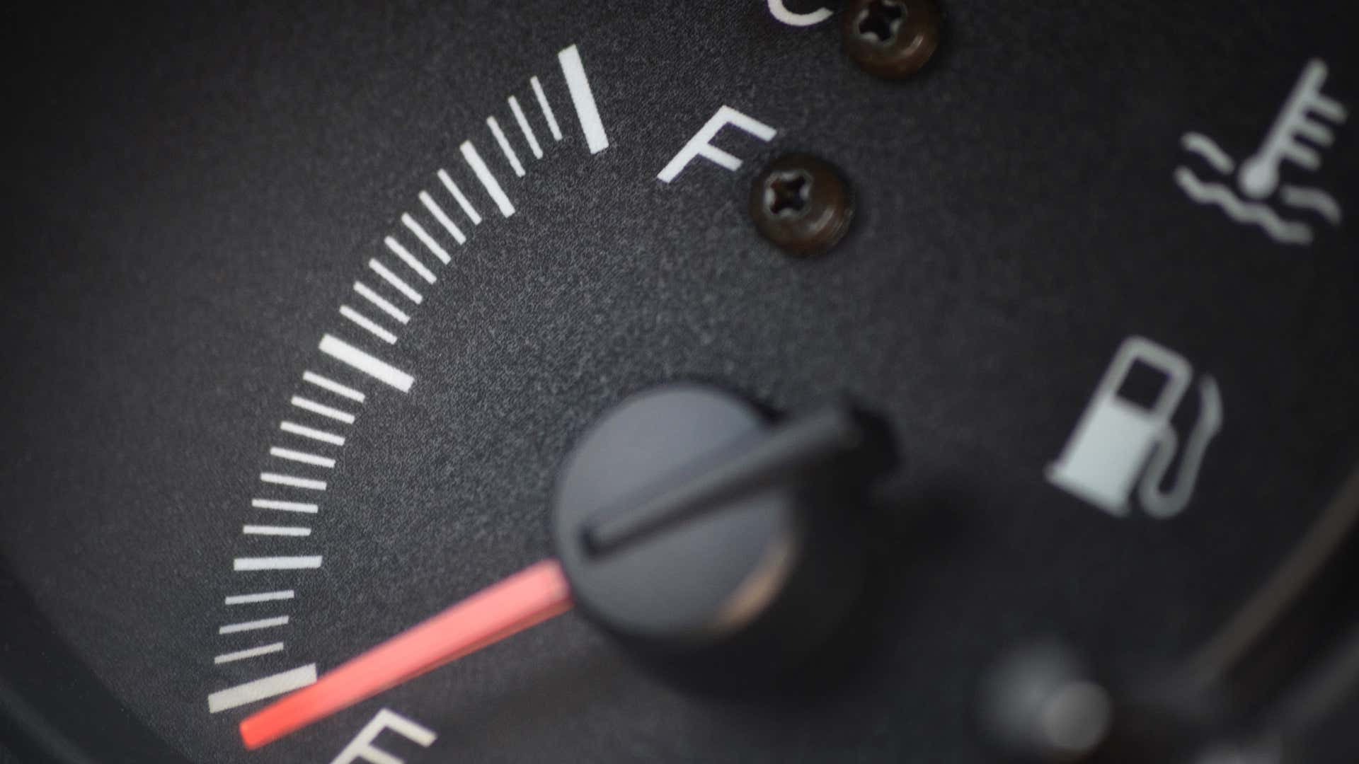 Poor fuel economy is just one sign of a bad purge valve. 燃油经济性差只是排气阀门坏的一个迹象。