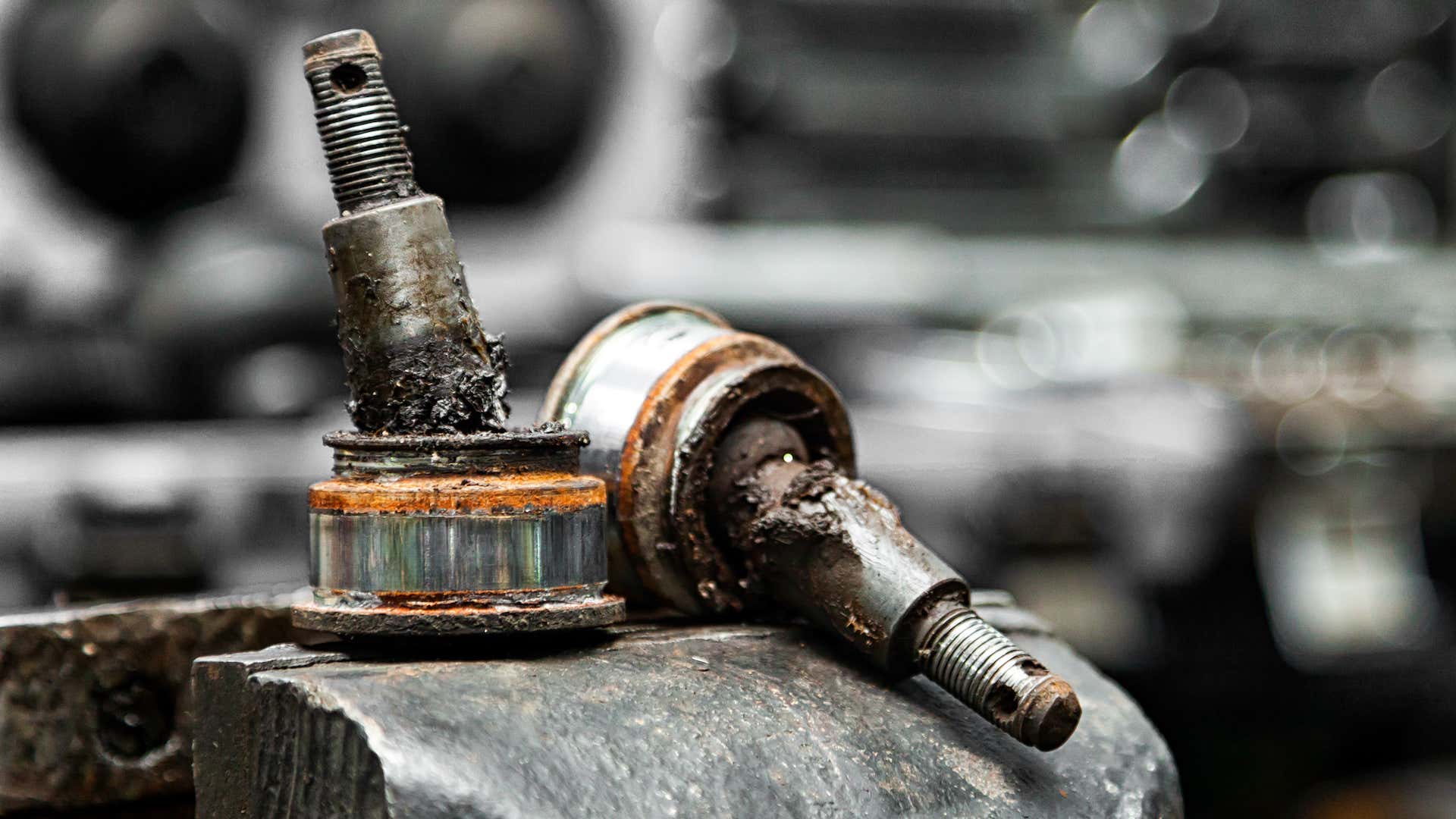 Ball joints can wear out like anything else. 球缝可以像其他任何东西一样磨损。