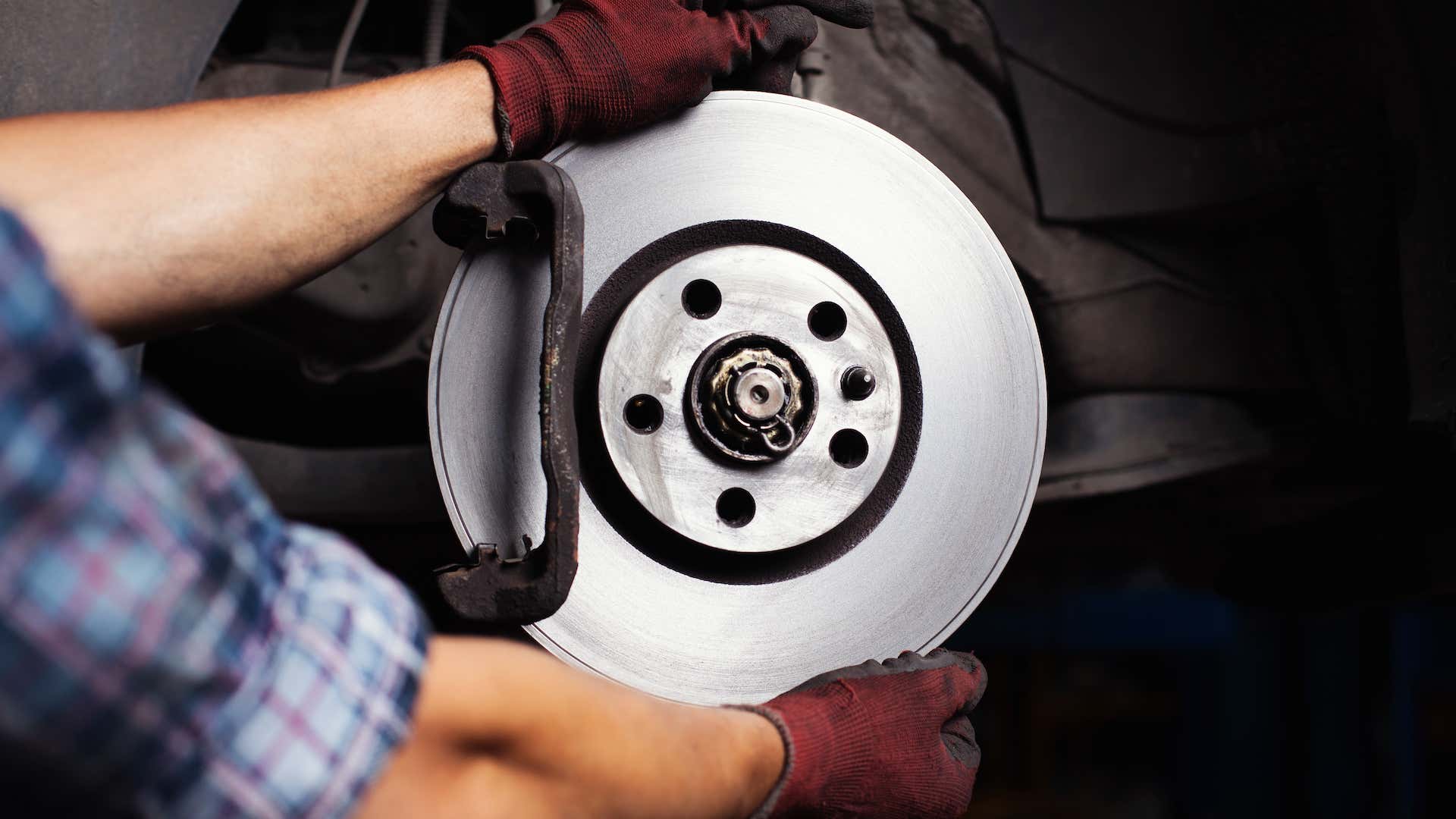 You don't have to completely disassemble your brakes for this job. 您不必完全拆卸您的刹车。