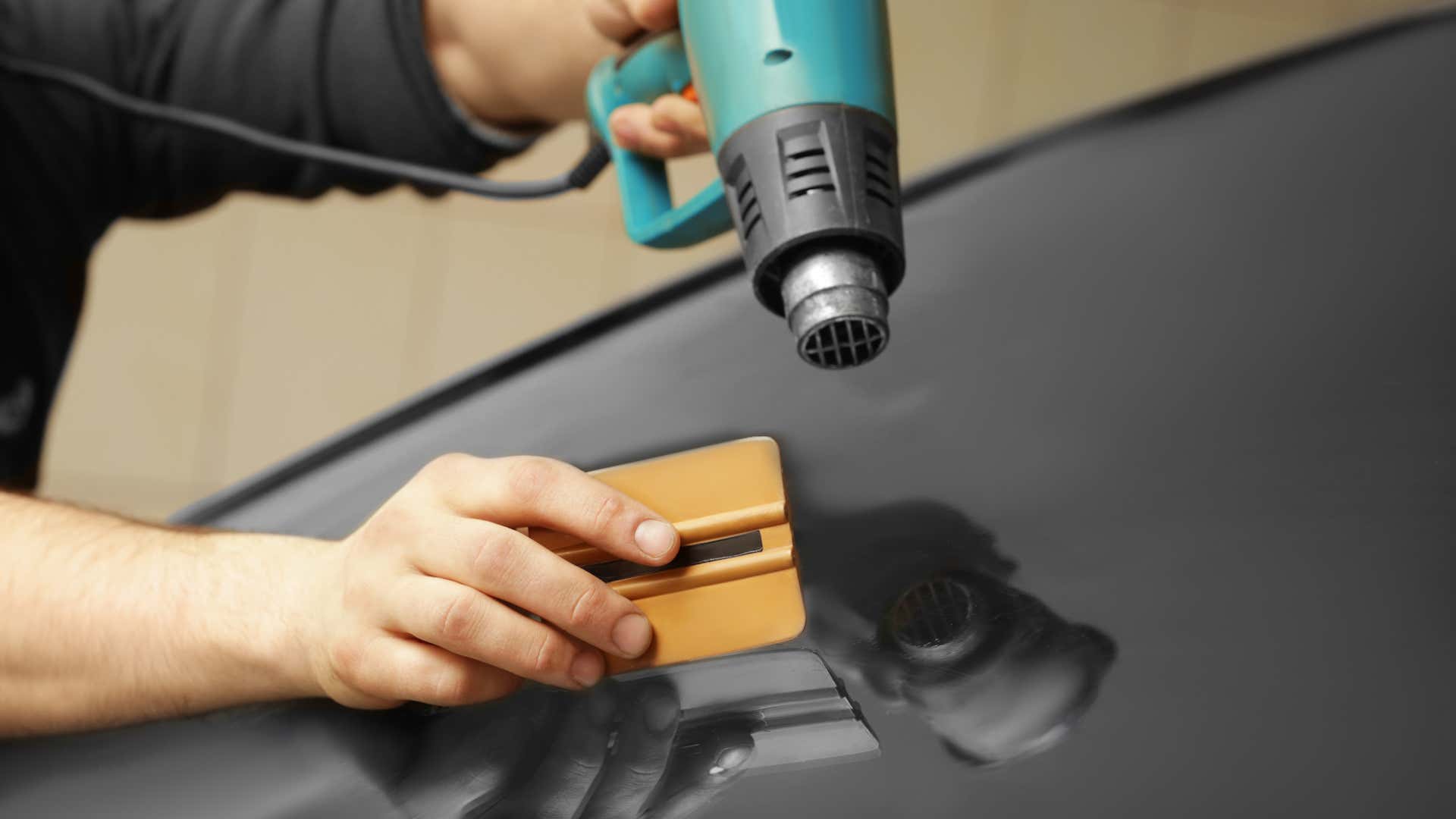 The pros can have your windows tinted right in no time. 专业人士可以在任何时候都有你的窗户。