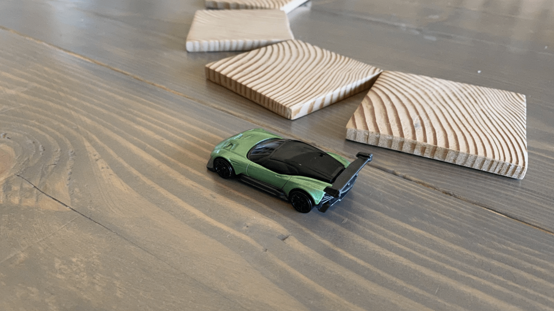 Never over-rotate your Aston Martin Vulcan. 永远不要过度旋转你的阿斯顿马丁Vulcan。