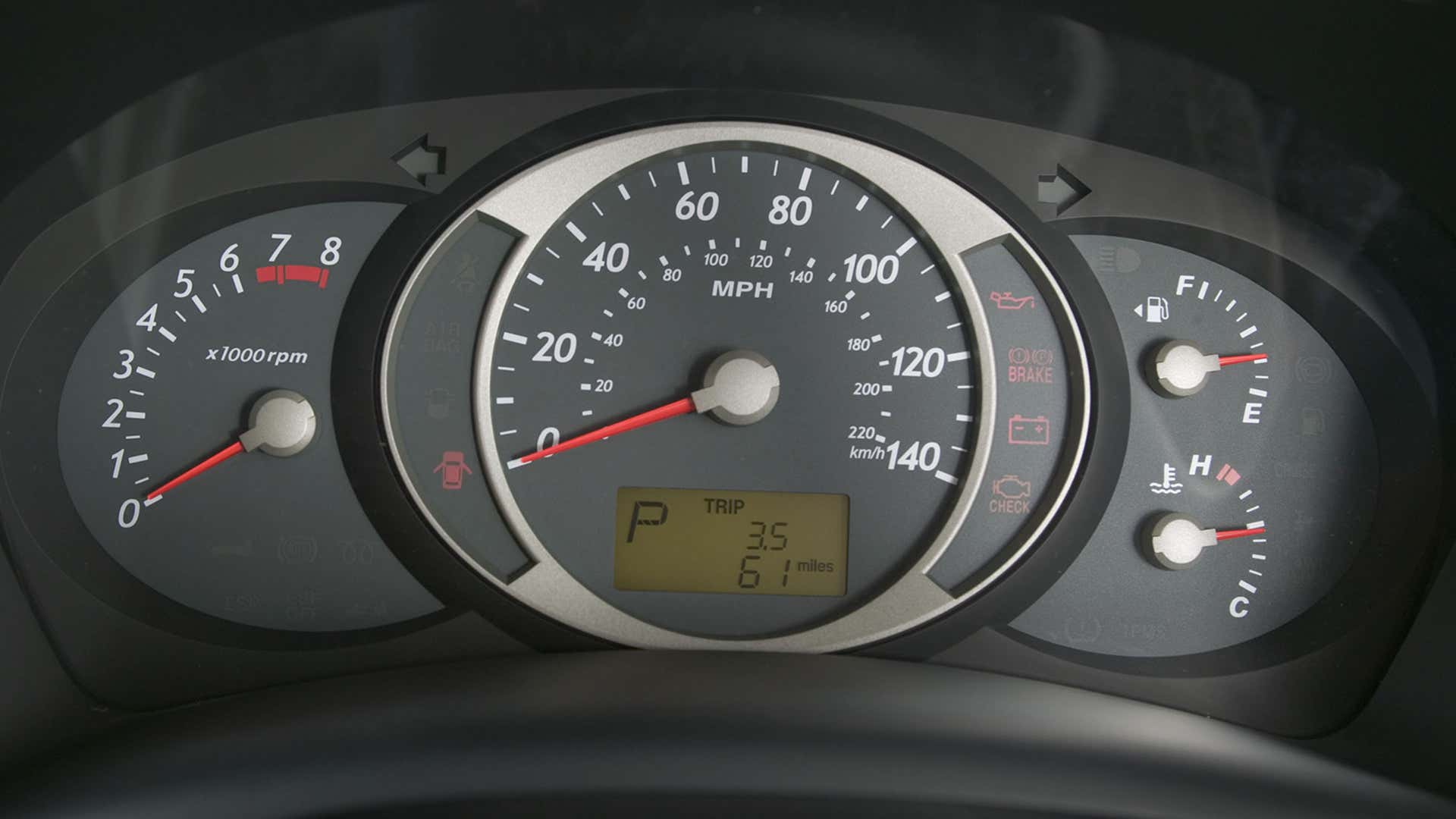 A Hyundai Tucson gauge cluster. 现代途胜仪表集群。