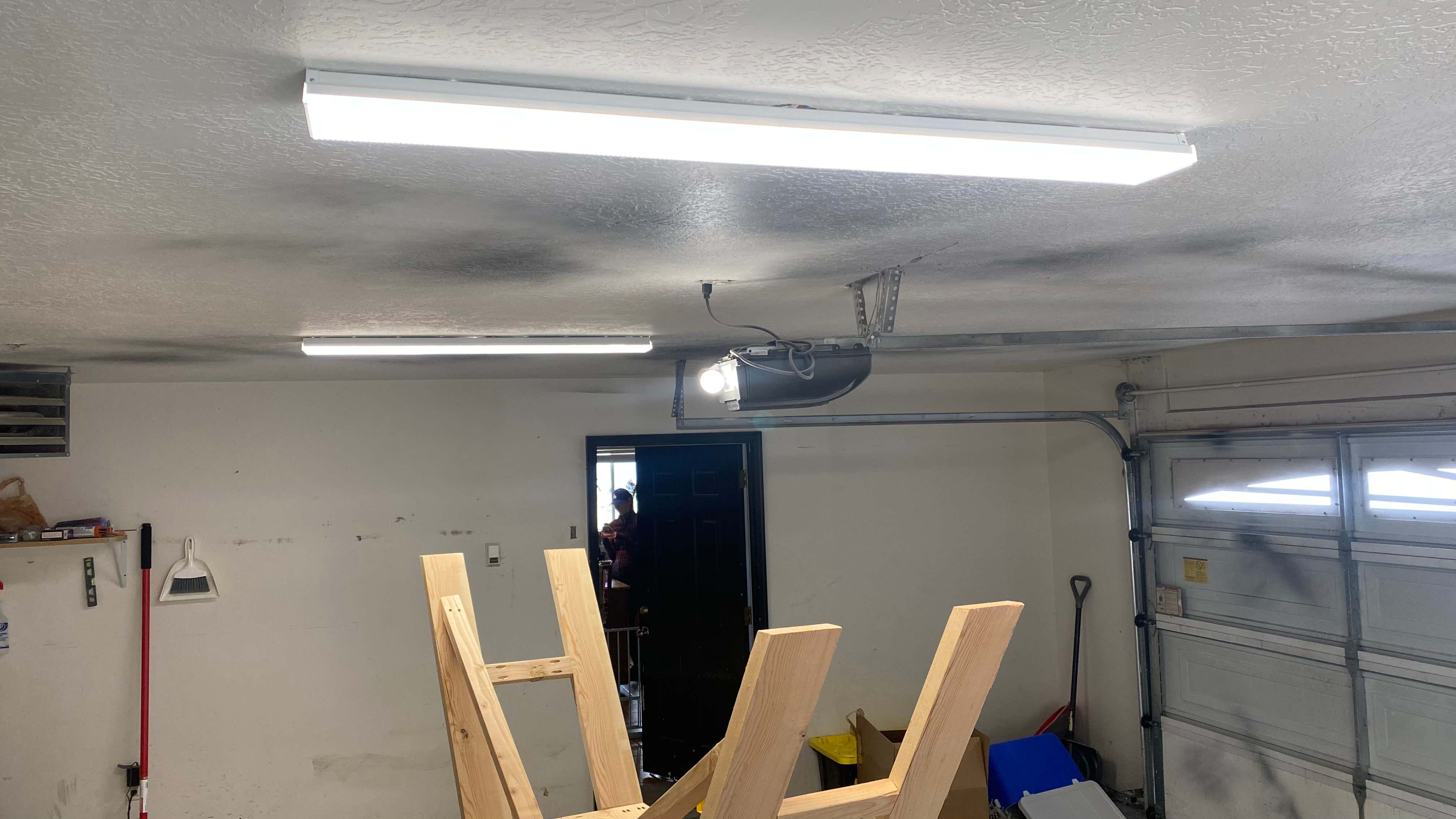 Another shot of the garage. 另一张车库的照片。