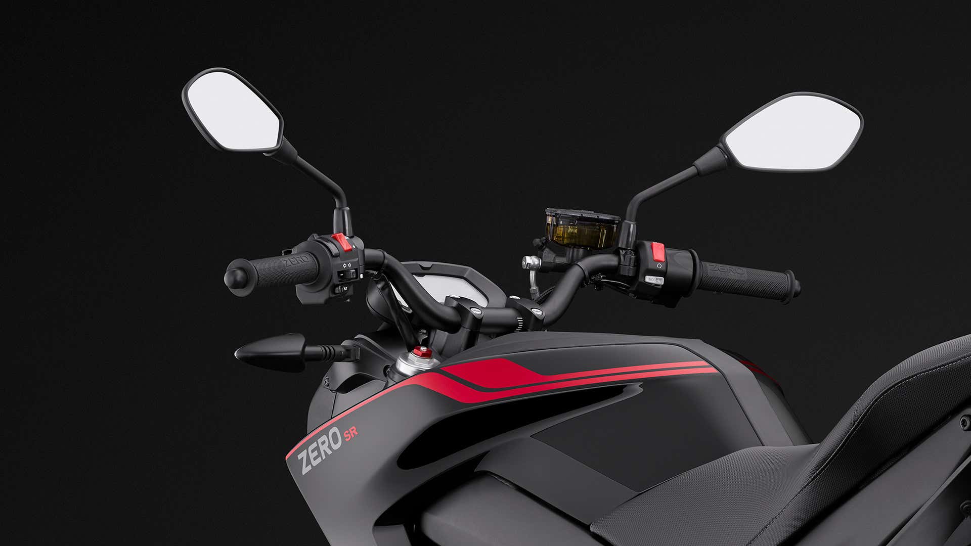 A Zero SR motorcycle's tank and handlebars. 零SR摩托车的油箱和把手。