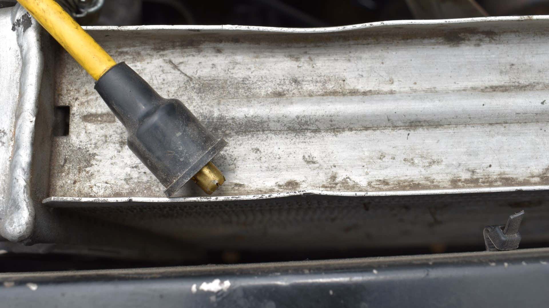 A close-up of a coil wire. 线圈线的特写镜头。