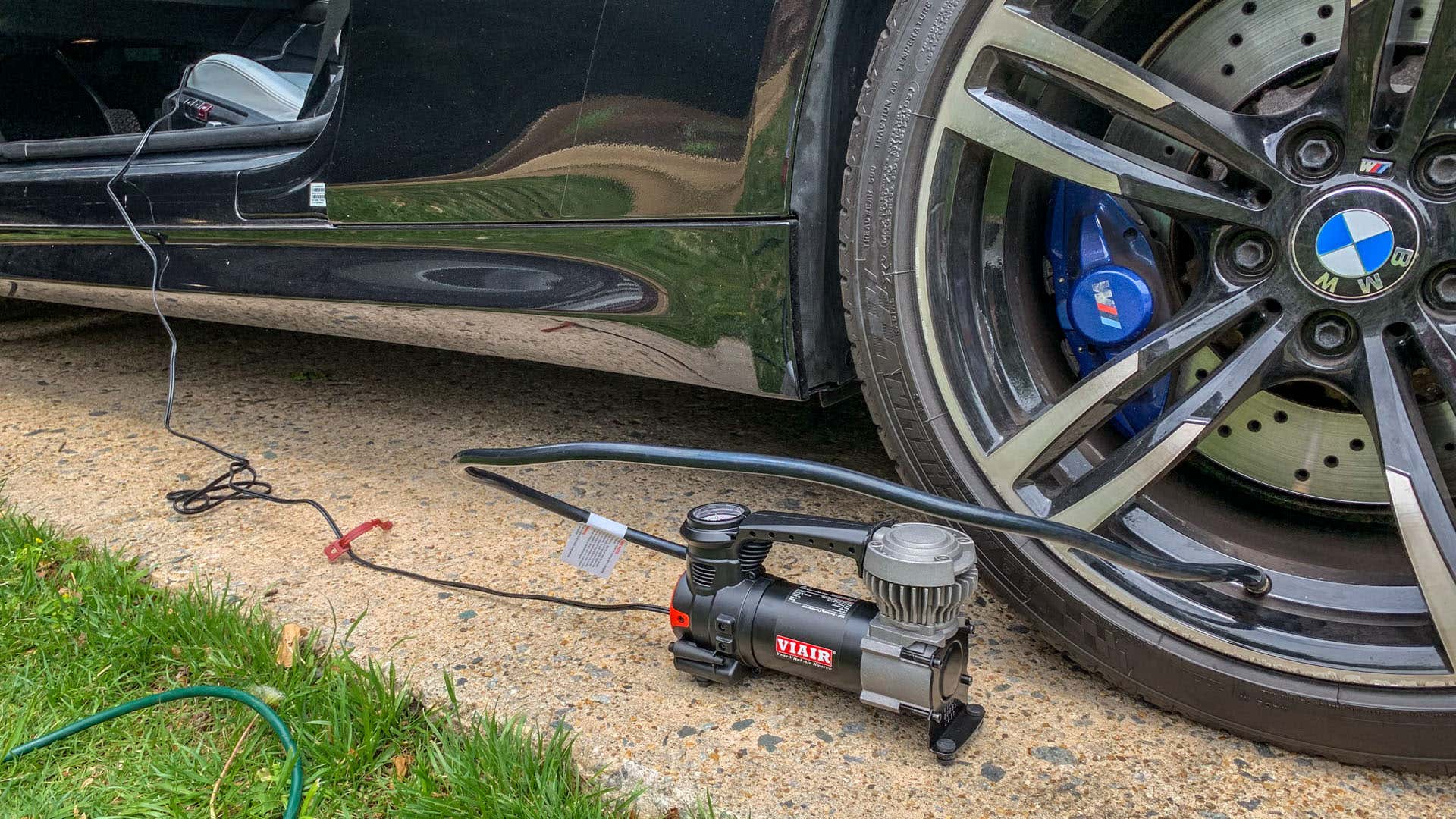 The Viair's power cord. 威尔的电源线。