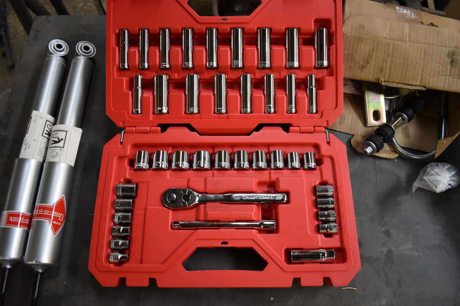 A close up of Craftsman 40-Piece Mechanic’s Tool Set 特写镜头40片机械师的工具集