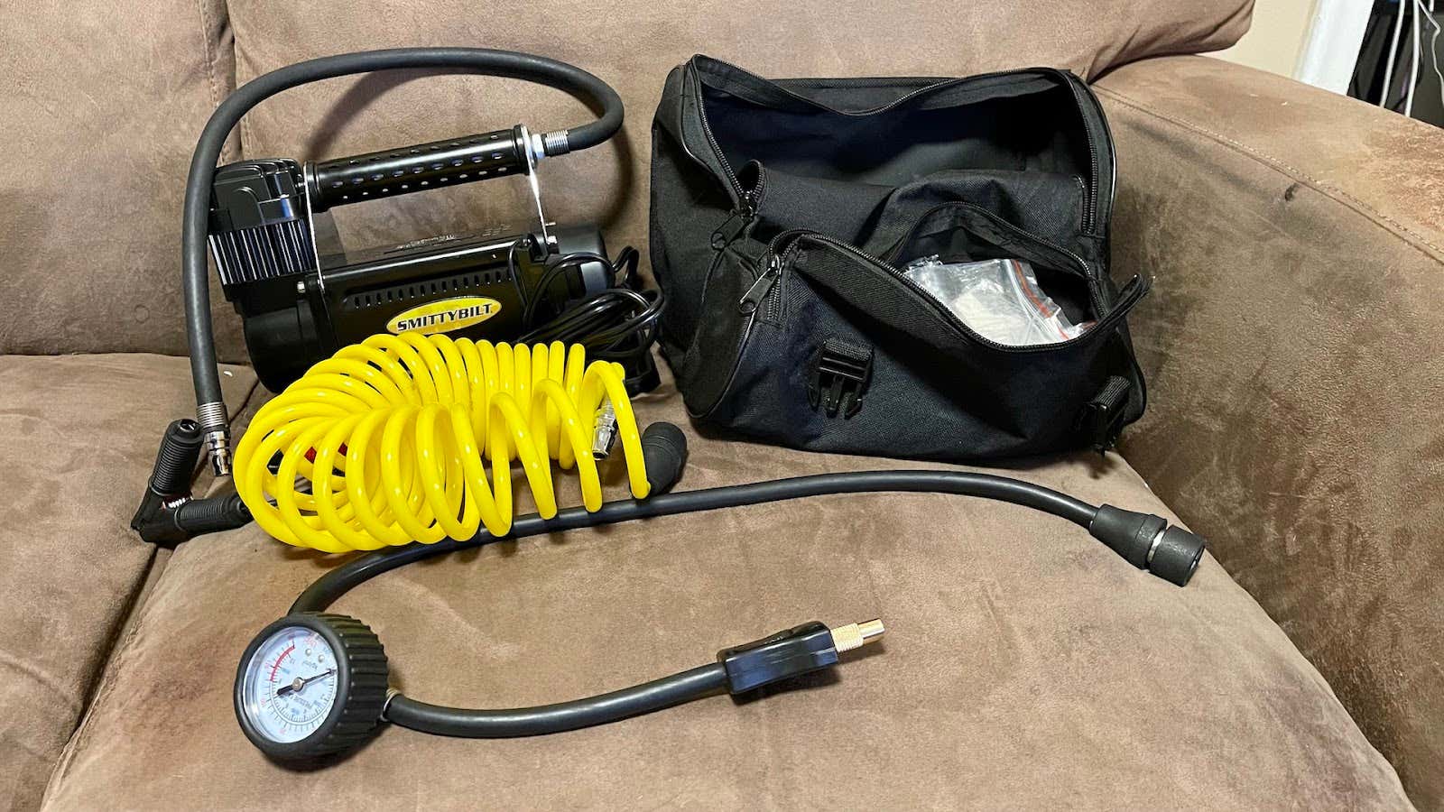 Smittybilt Air Compressor, carrying bag and hoses Smittybilt空压机,手提袋和软管