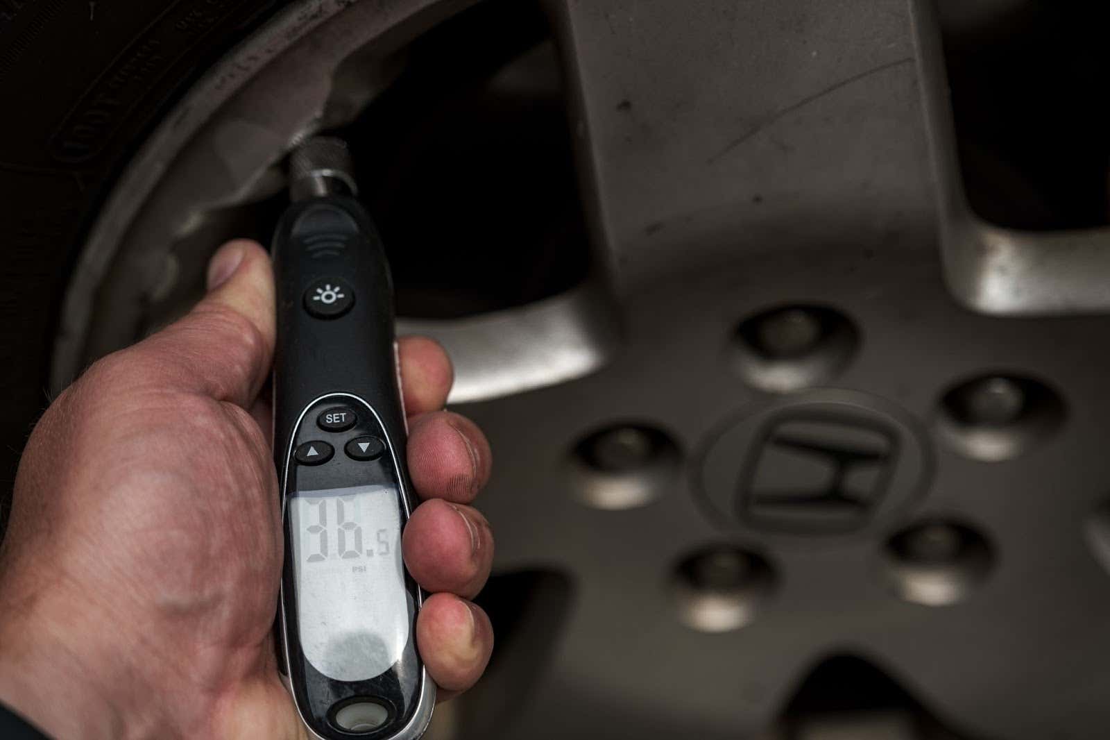 reading VacLife Air Compressor Tire Inflator 读取VacLife空气压缩机轮胎充气机