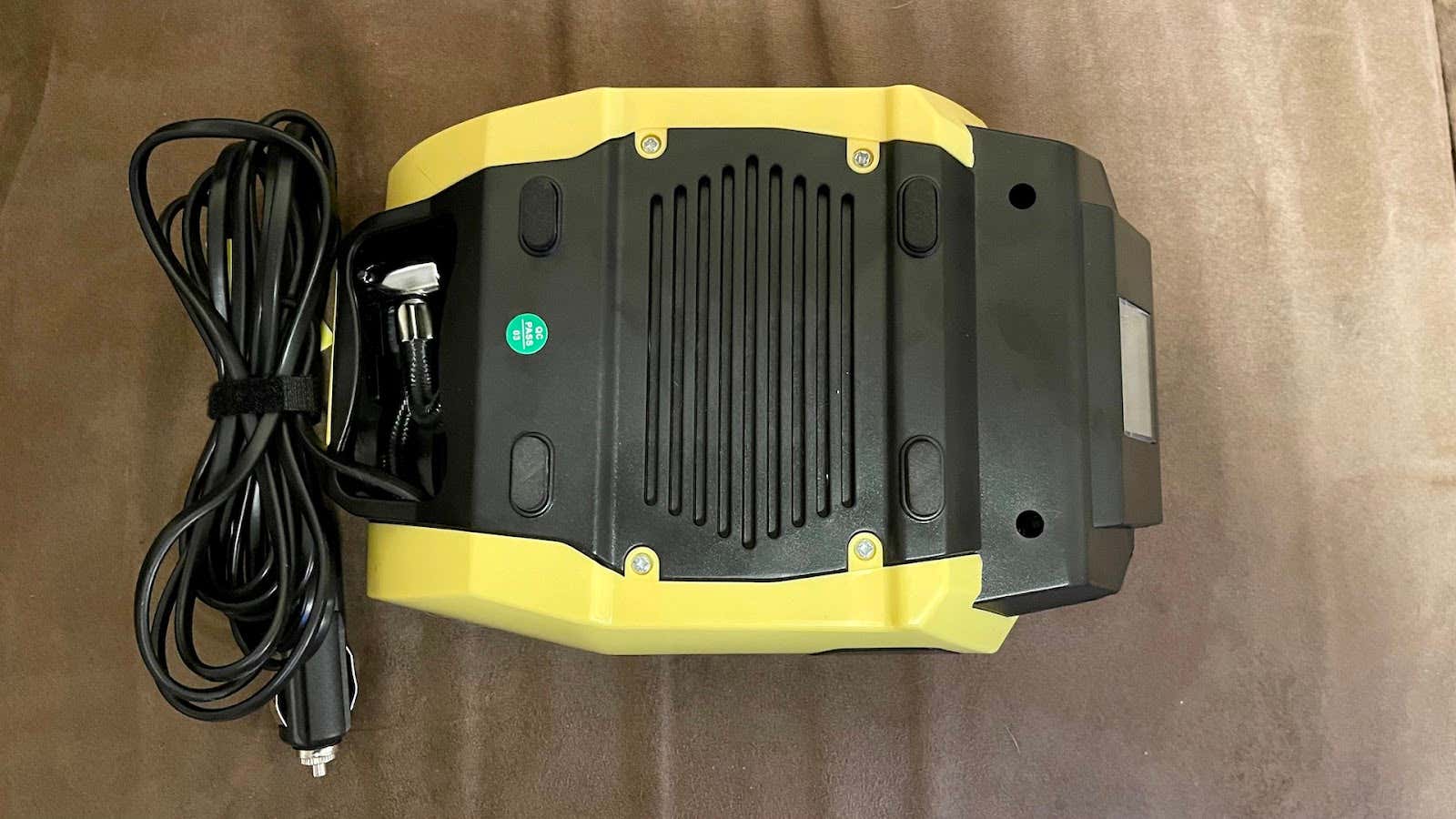 VacLife Air Compressor Tire Inflator comes with a light 空气压缩机轮胎充气机带灯