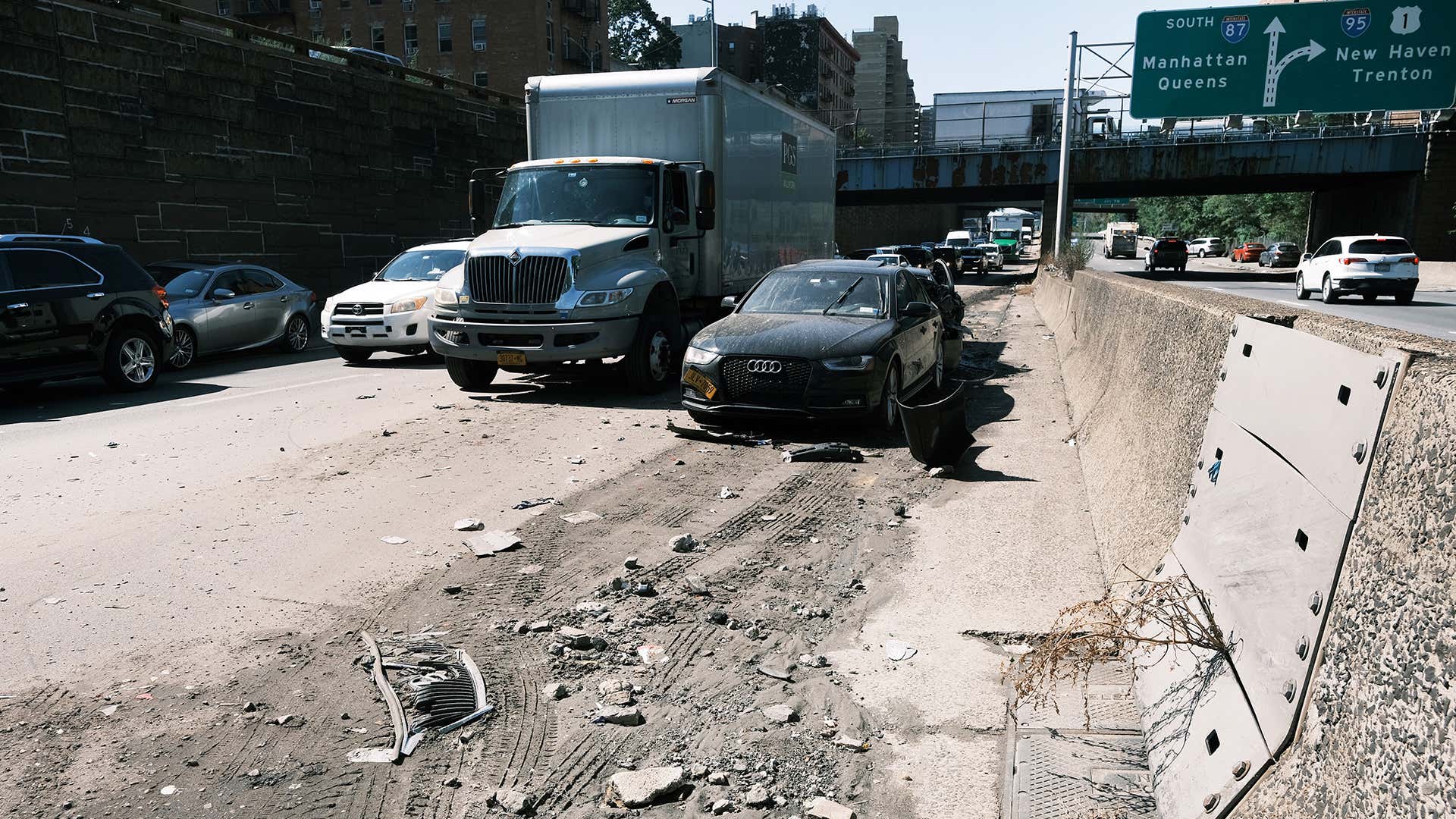 Several cars, trucks, and crossovers are seen on dirty highway after a flood. 在洪水之后,在肮脏的高速公路上看到了几辆汽车,卡车和交叉路口。