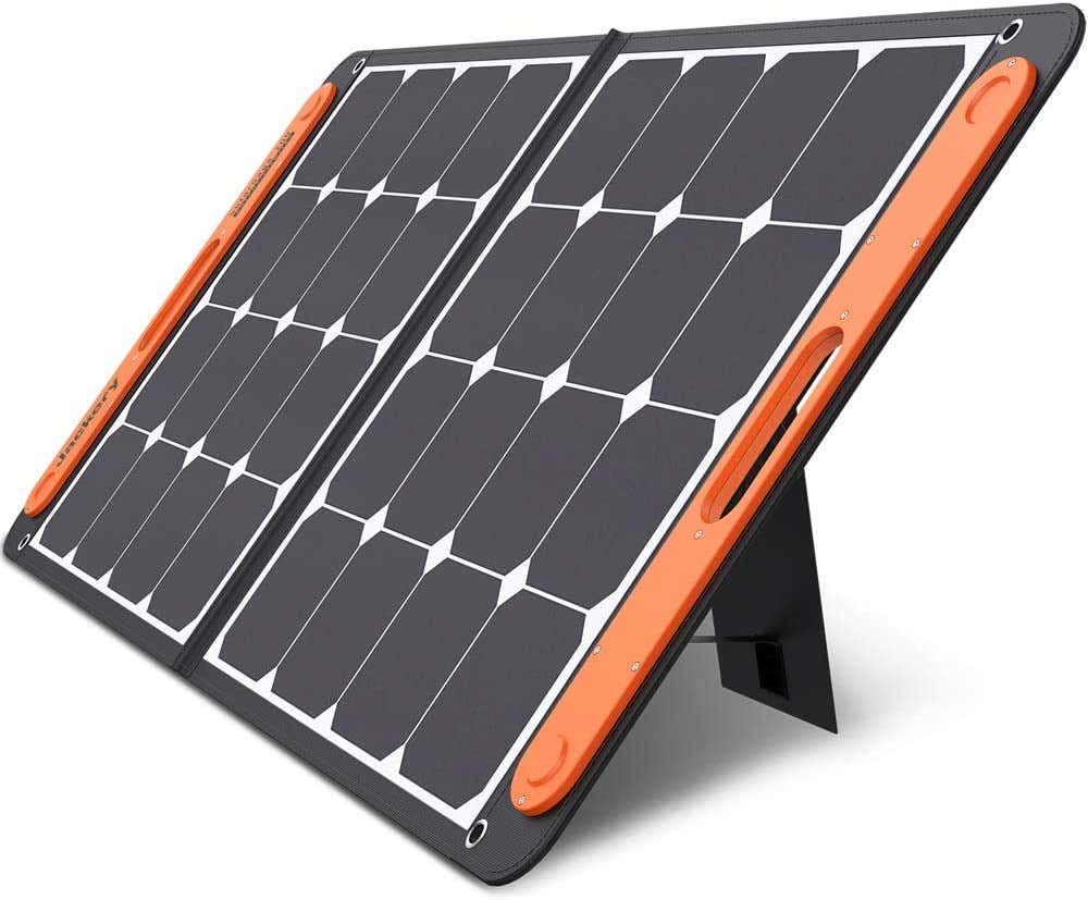 Jackery SolarSaga探险家便携式面板。